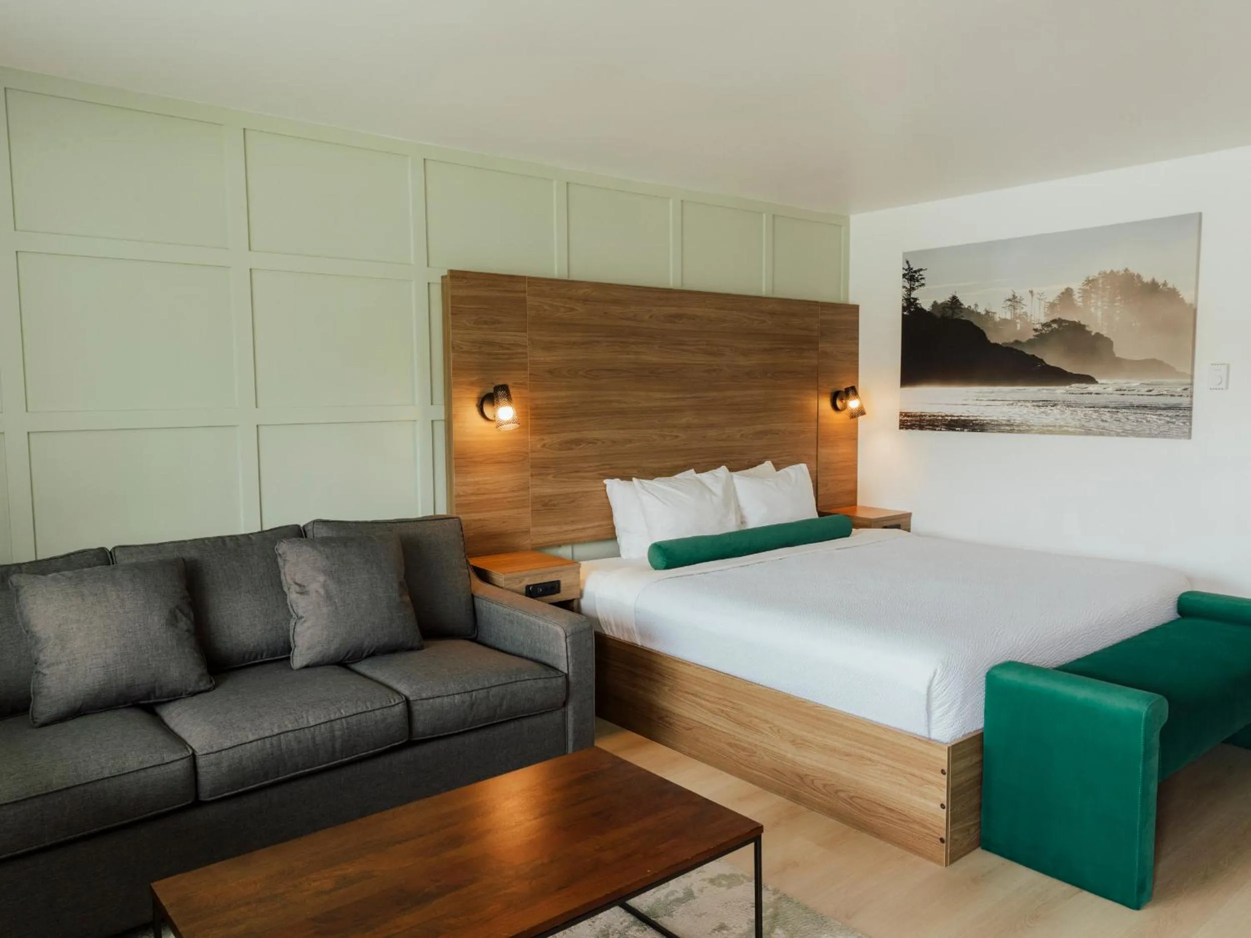 Bedroom, Bed in Ucluelet Wildwood Inn