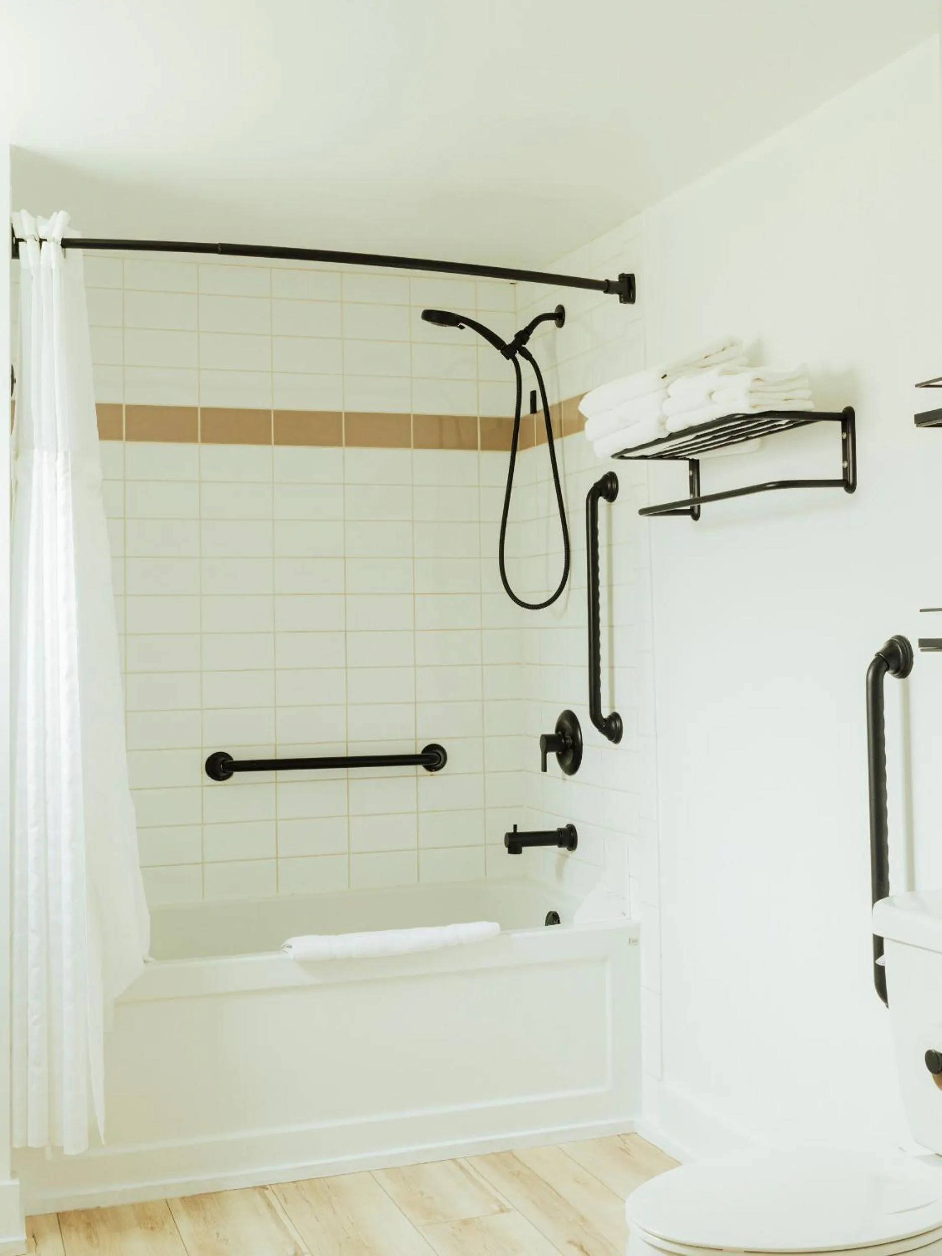 Bathroom in Ucluelet Wildwood Inn