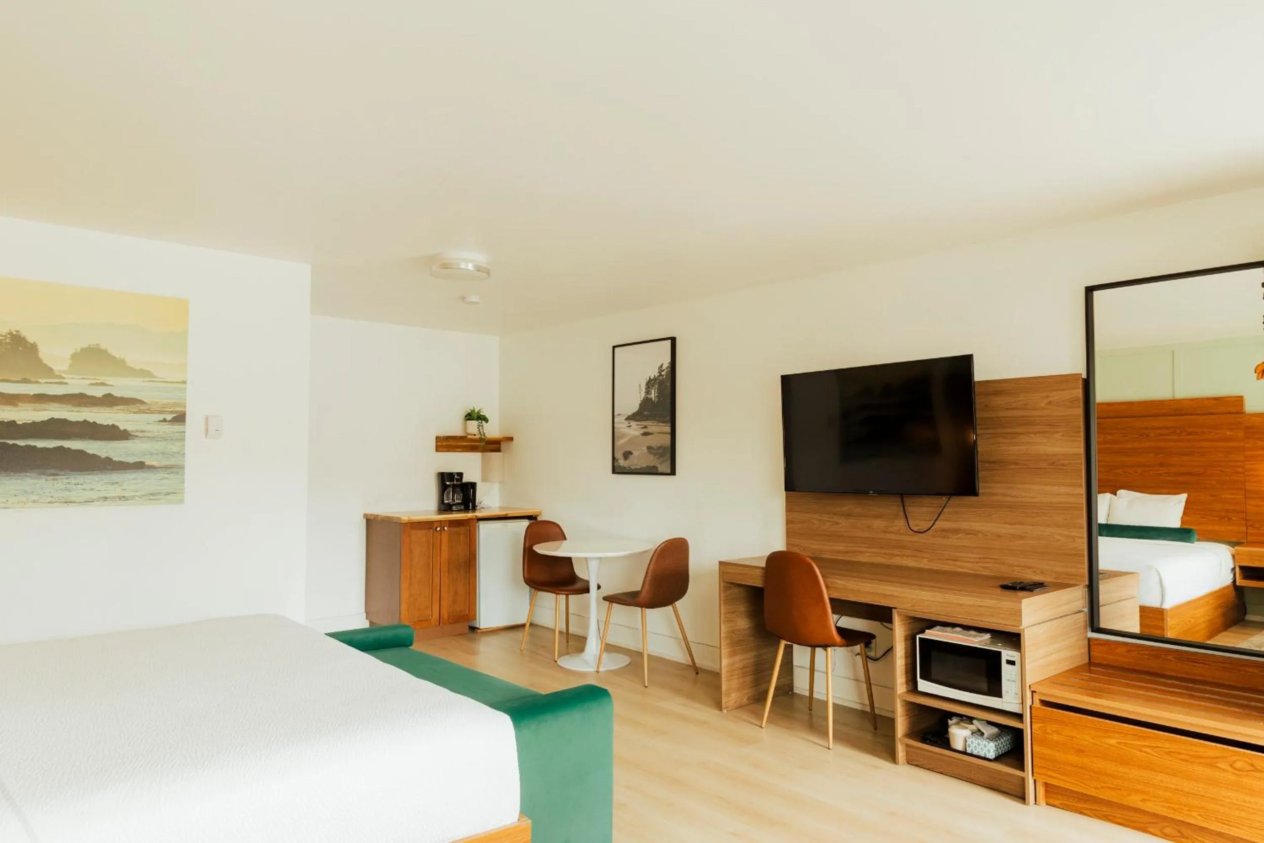 TV and multimedia in Ucluelet Wildwood Inn