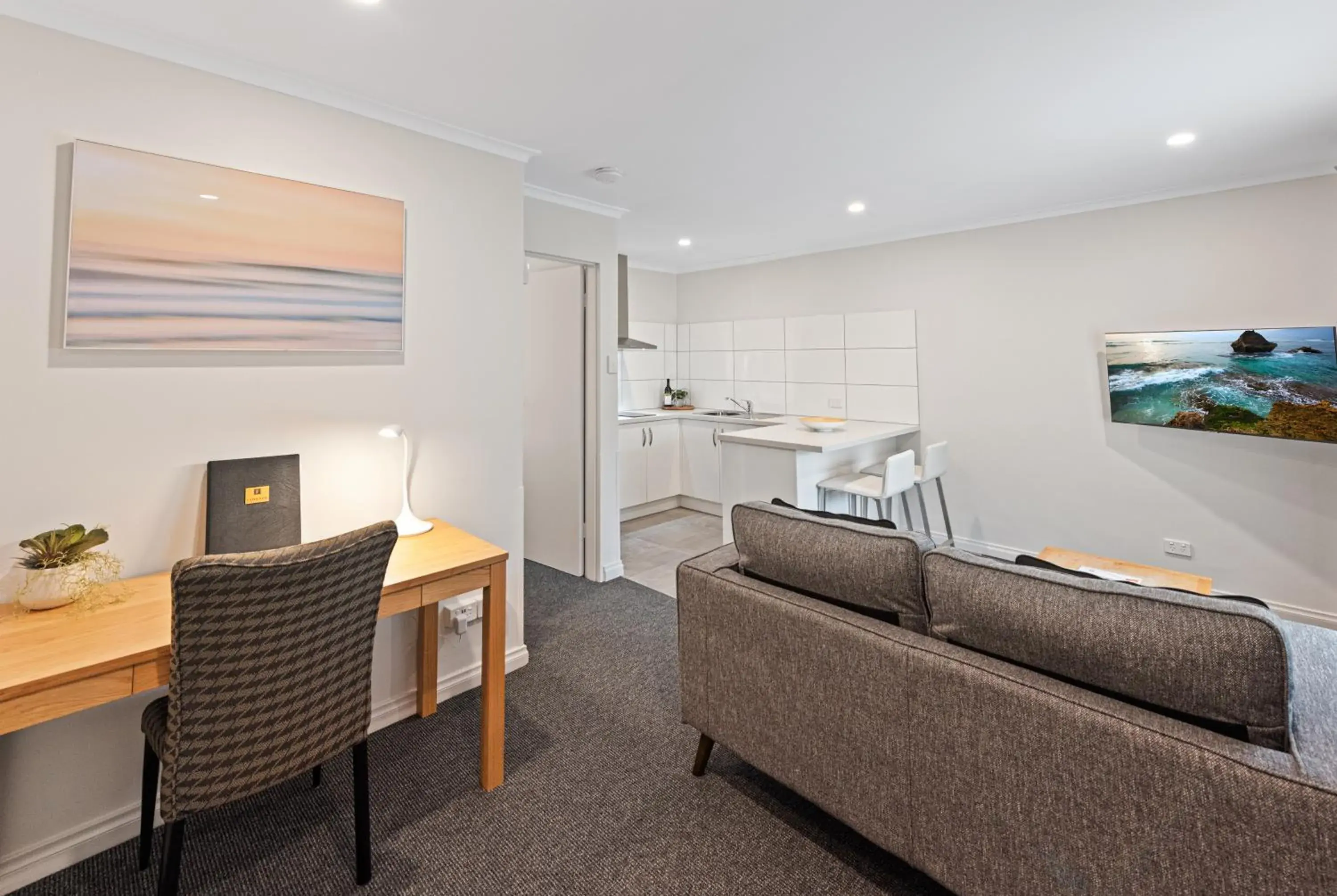 Executive One-Bedroom Suite in Fawkner Executive Suites & Serviced Apartments Executive One-Bedroom Suite in Fawkner Executive Suites & Serviced Apartments