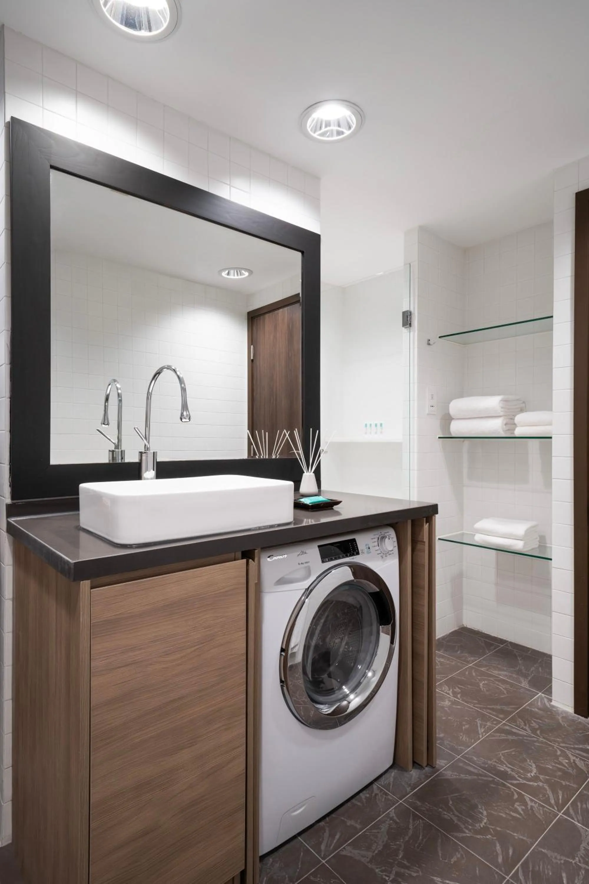 Photo of the whole room in Shama Central