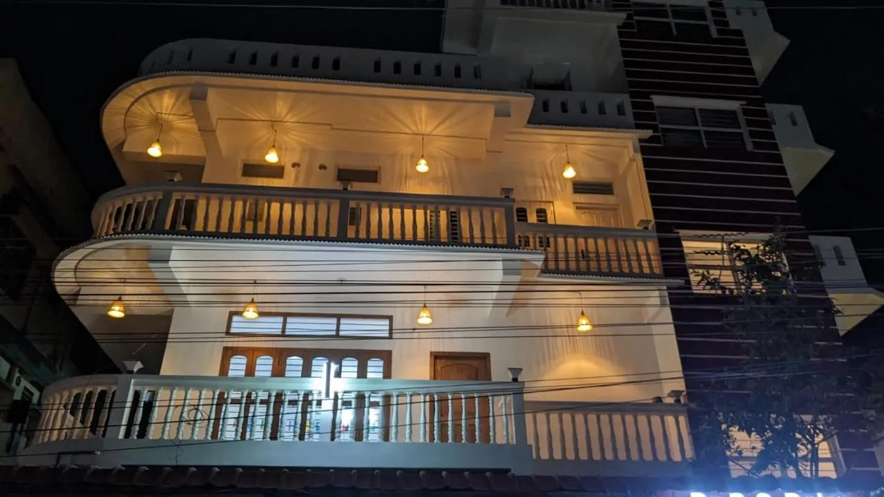 Property building in Mezenga 2 - Backpackers Hostel