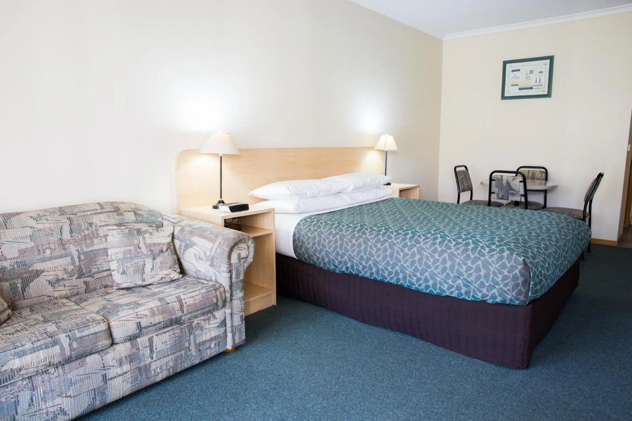 Photo of the whole room, Bed in Arthur Phillip Motor Inn