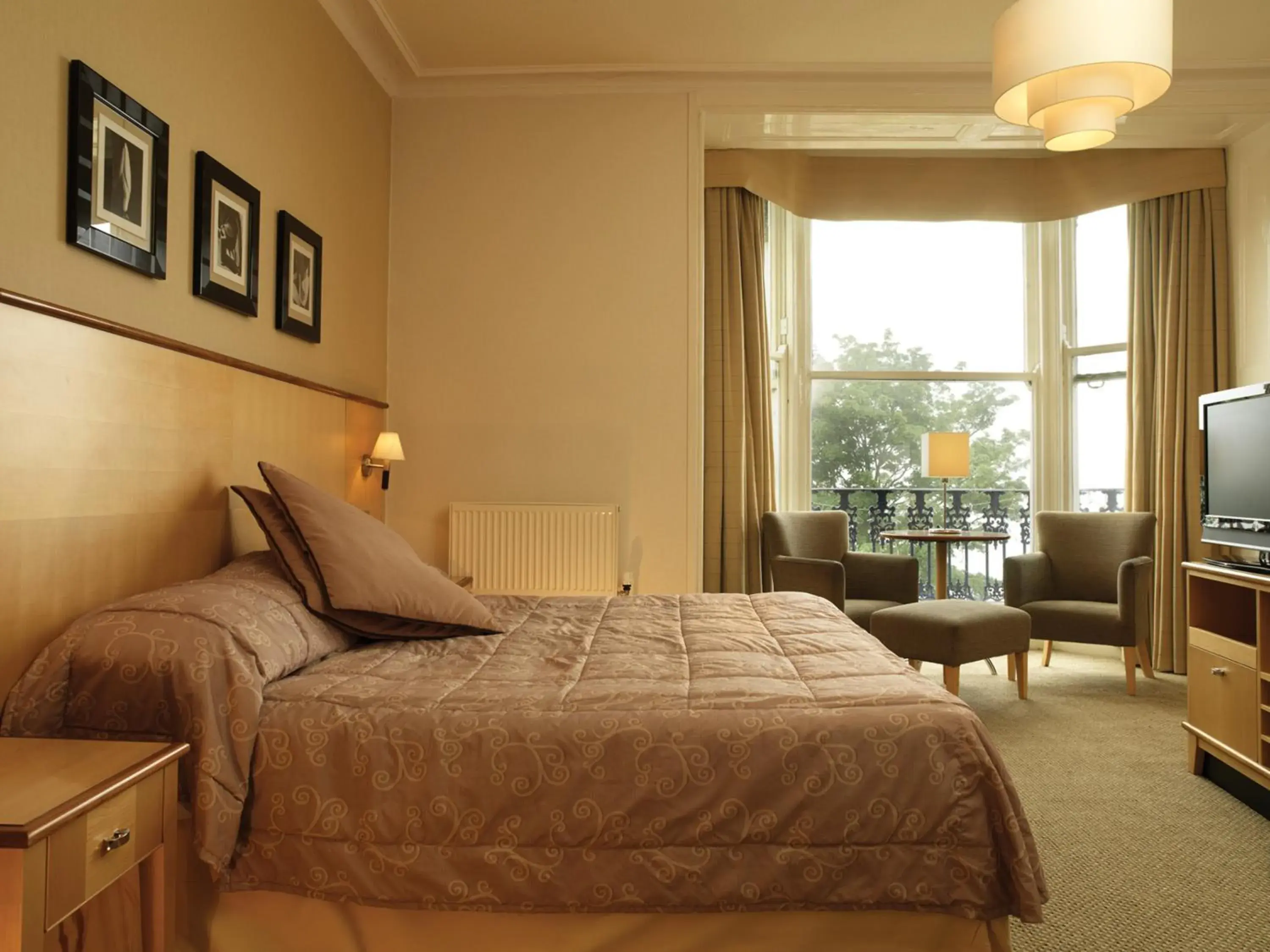 Bedroom, Bed in Royal Hotel Bedroom, Bed in Royal Hotel