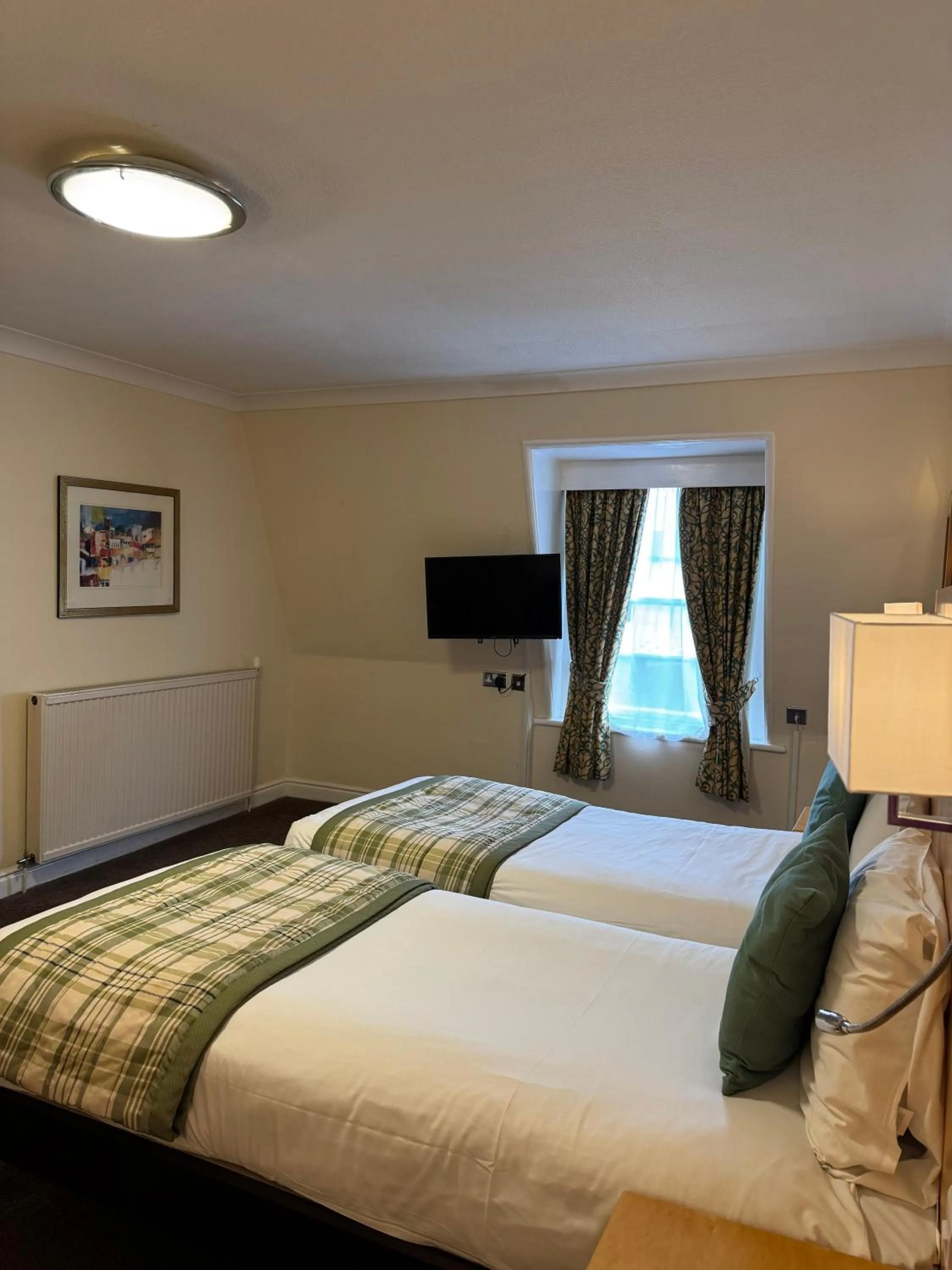 Bedroom, Bed in Royal Hotel