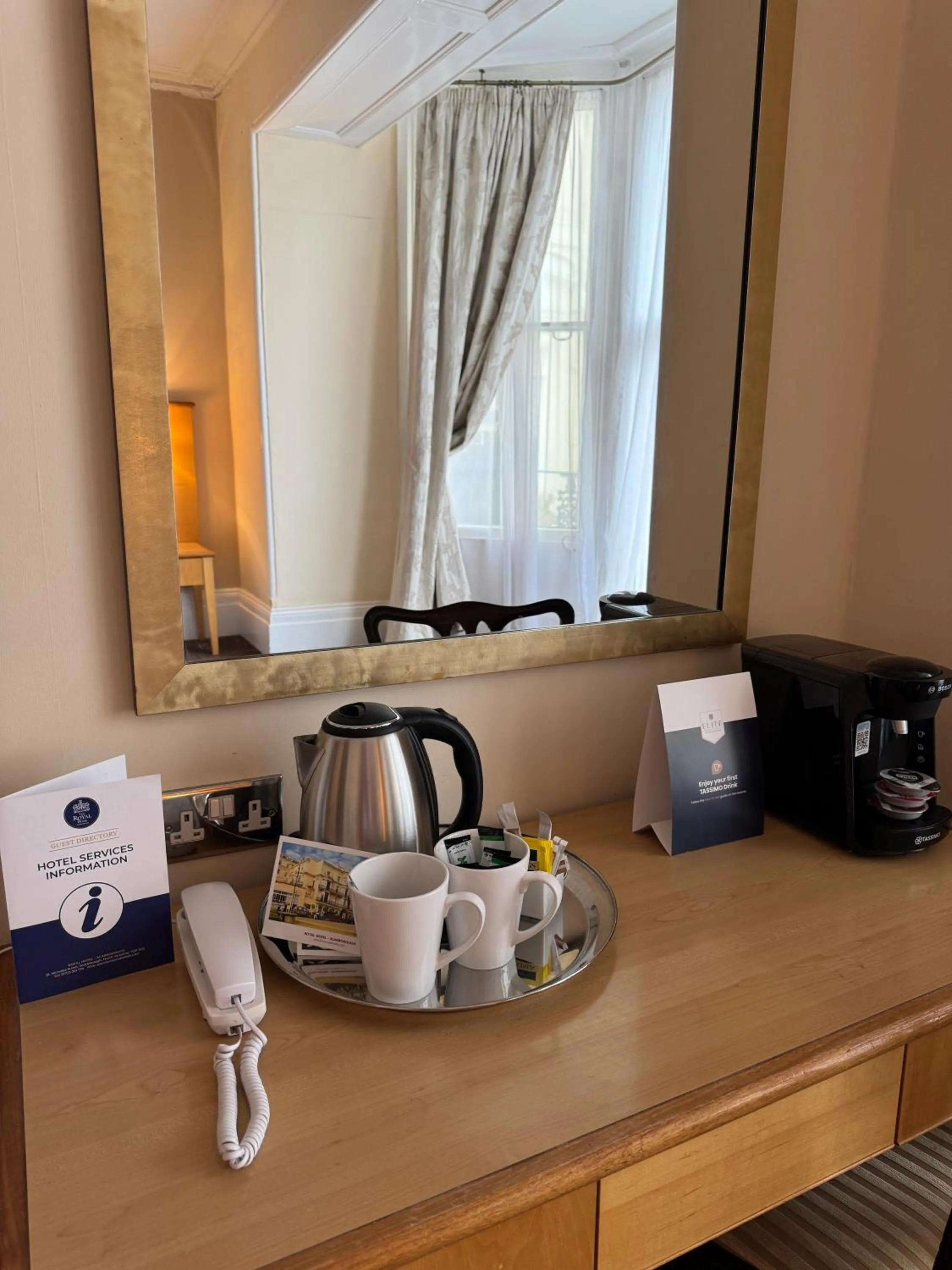 Coffee/tea facilities in Royal Hotel