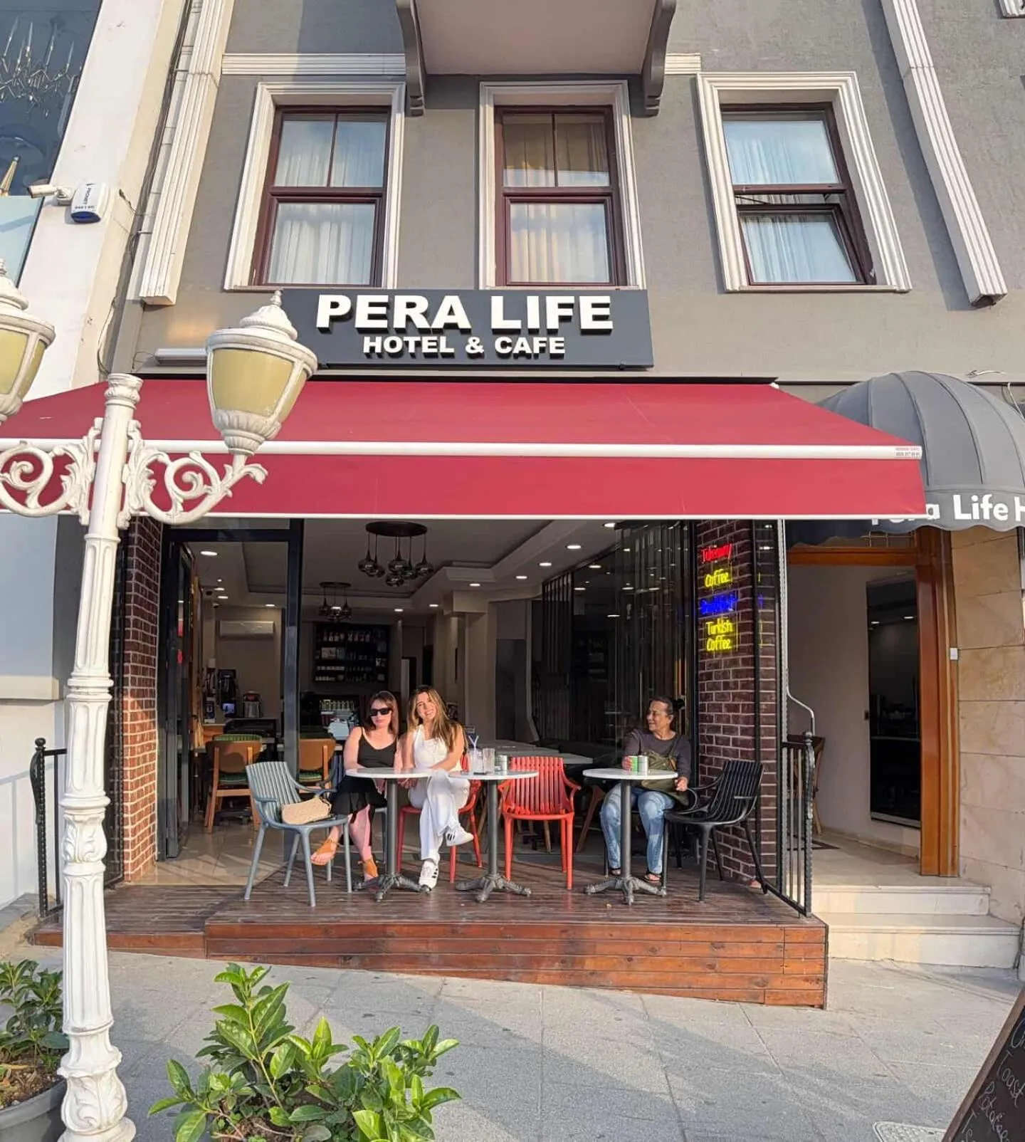 Restaurant/places to eat in Pera Life
