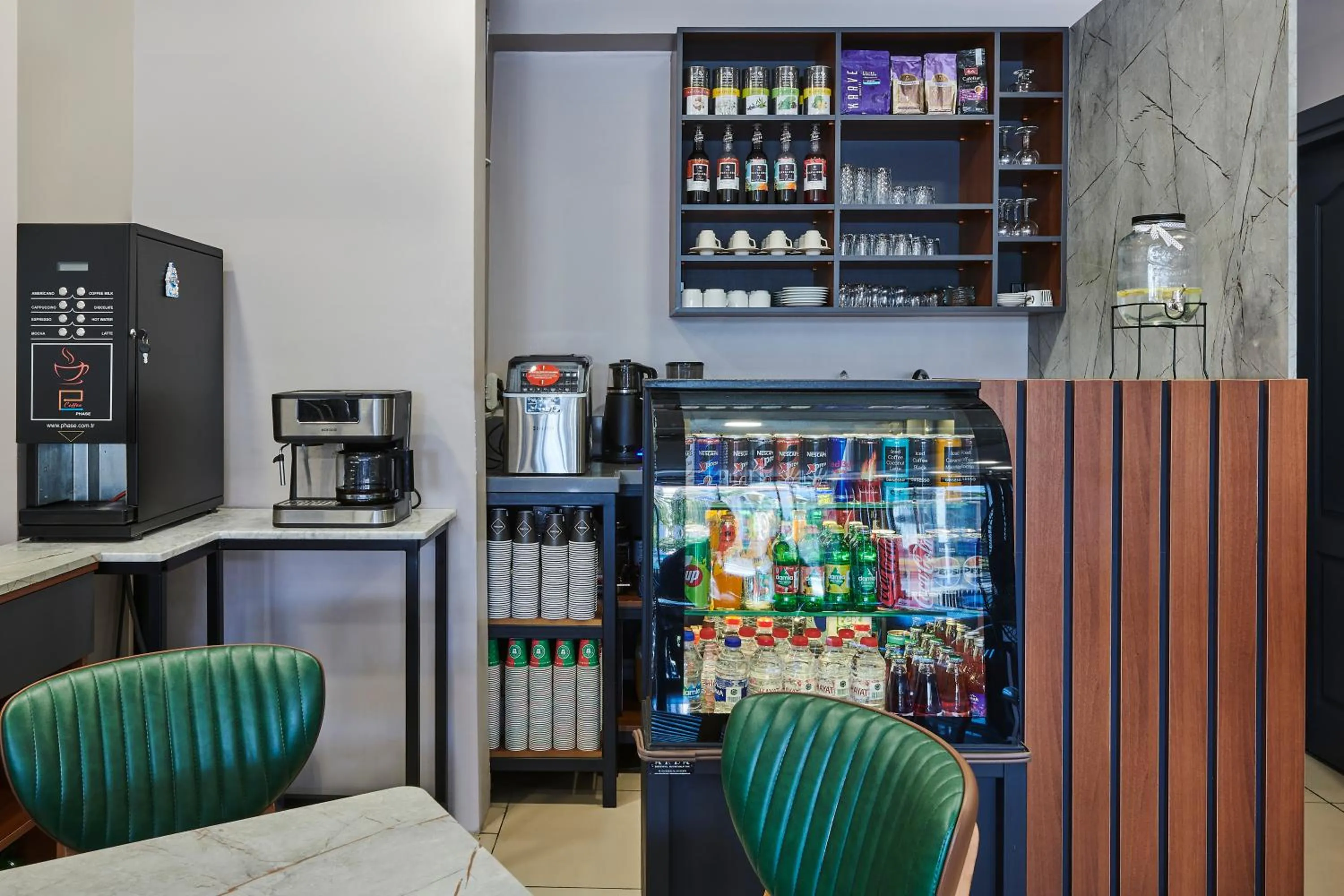 Coffee/tea facilities in Pera Life