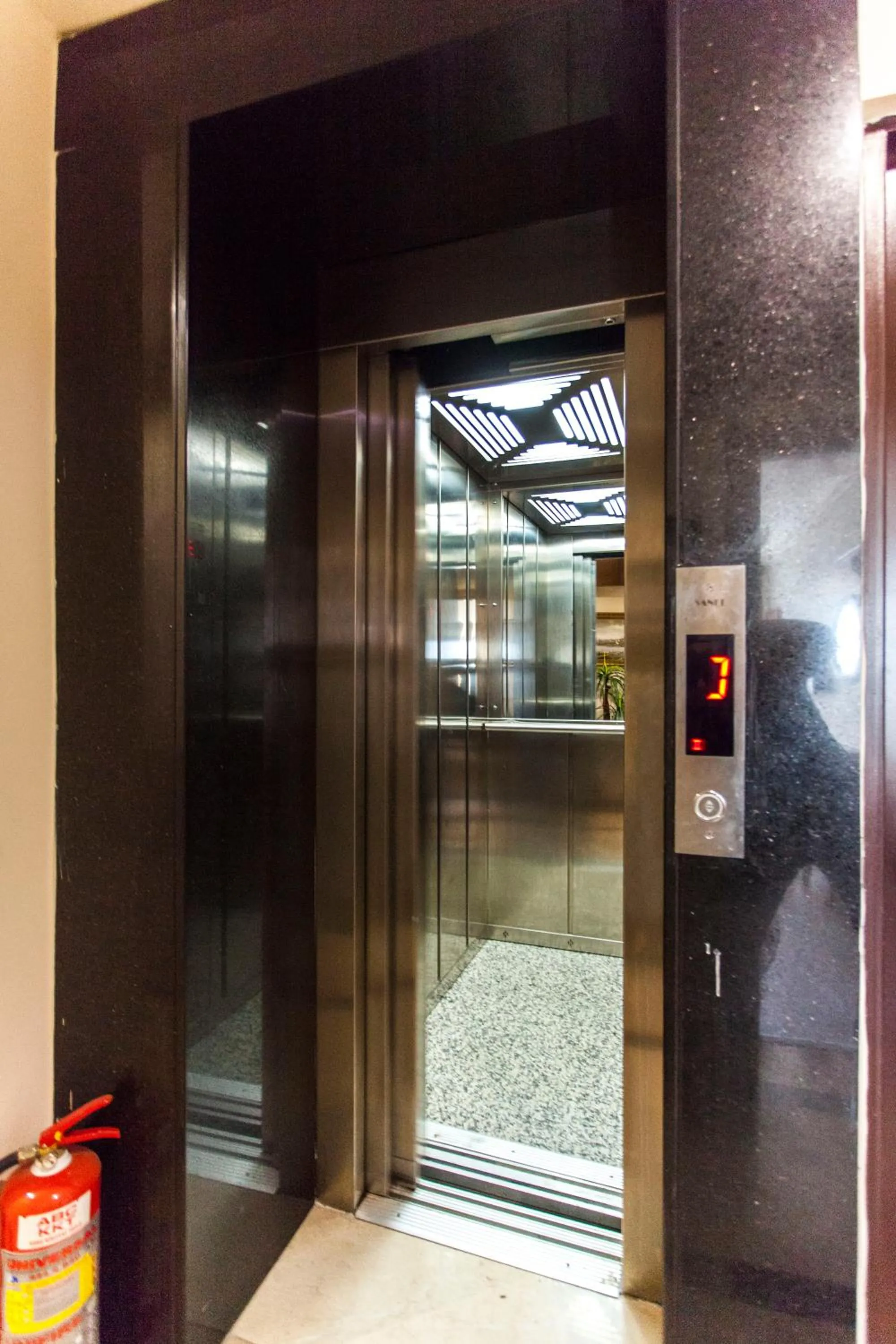 elevator in Pera Life