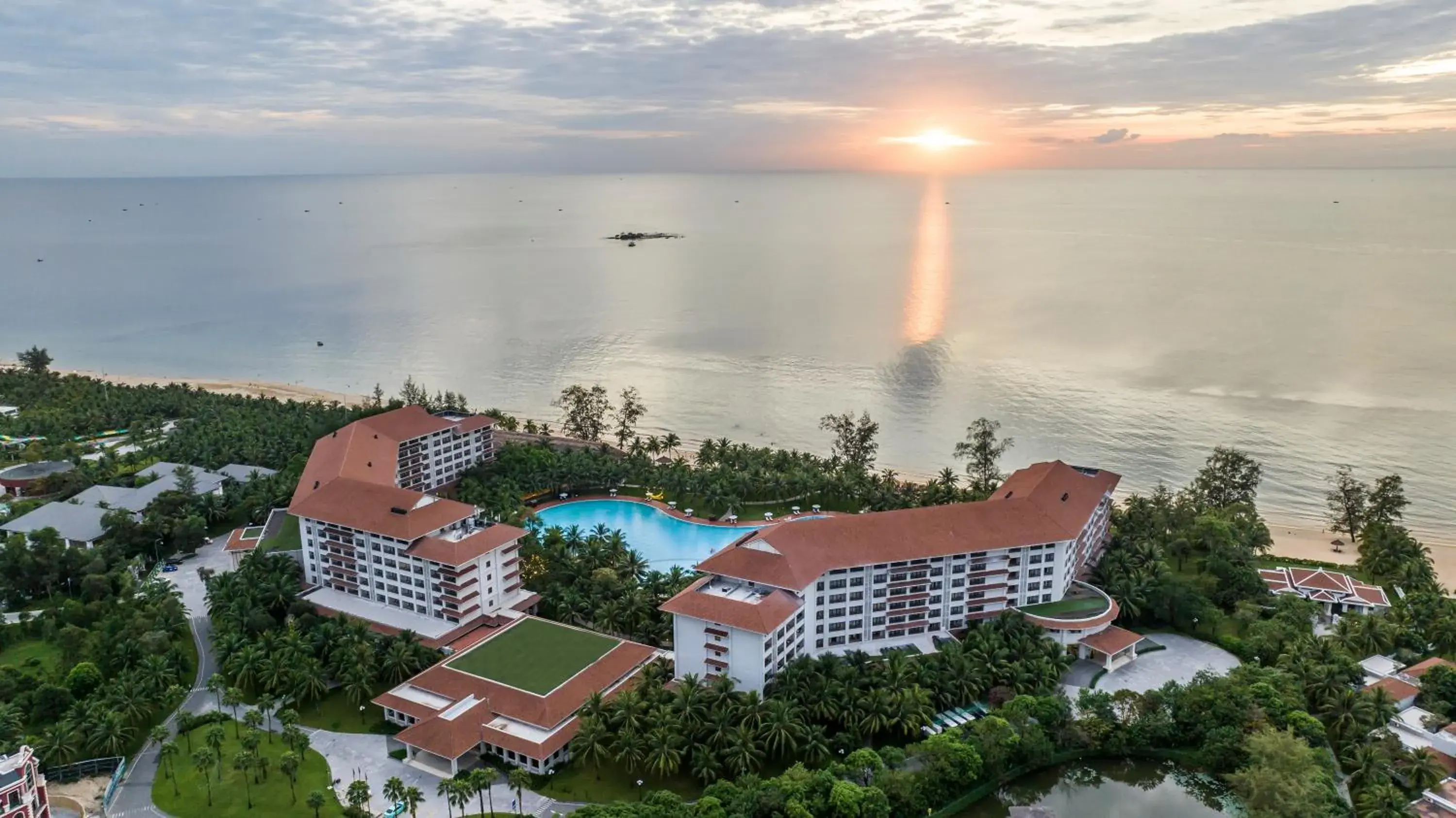 Property building in Vinpearl Resort & Spa Phu Quoc Property building in Vinpearl Resort & Spa Phu Quoc
