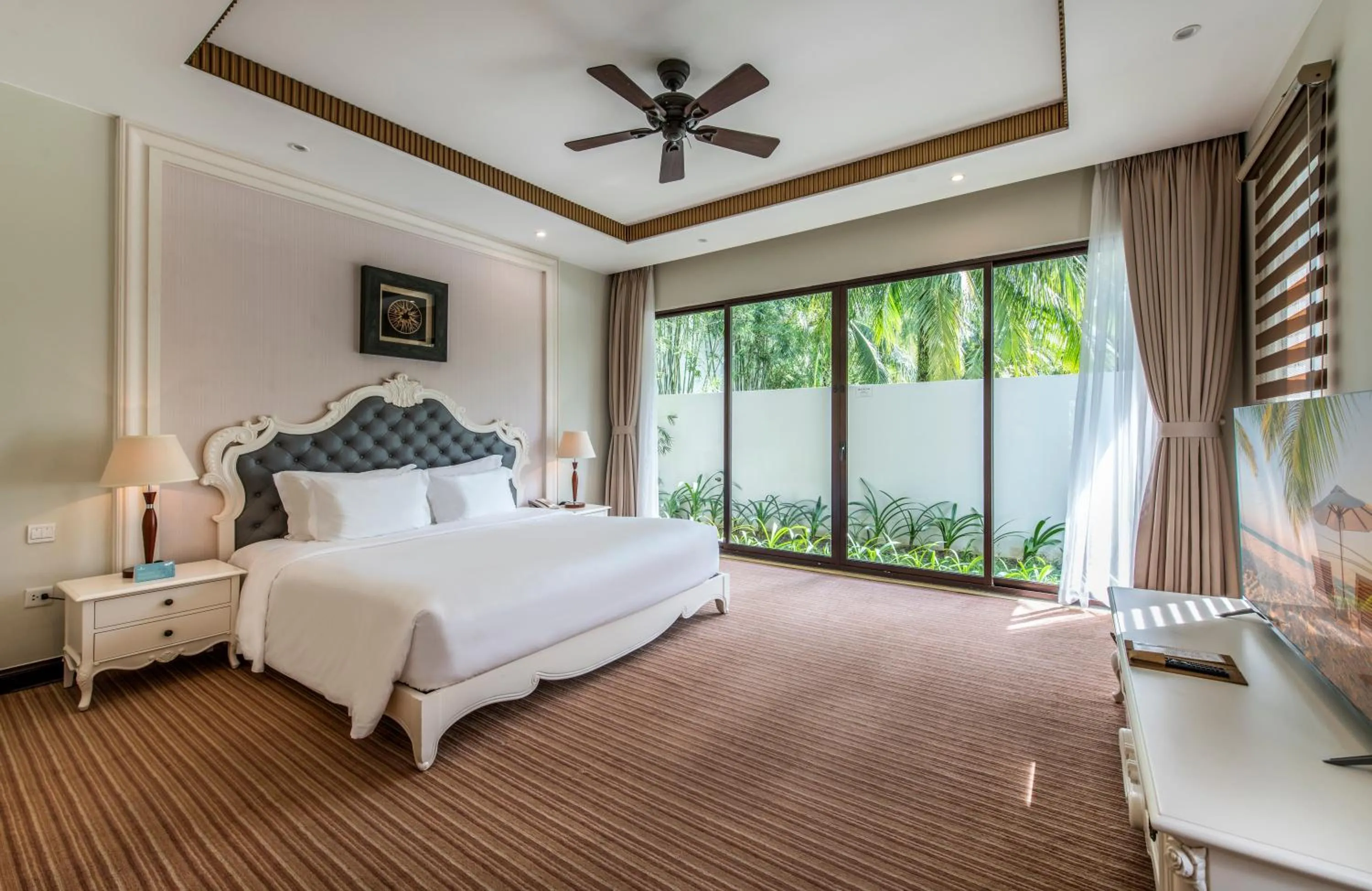 Bed in Vinpearl Resort & Spa Phu Quoc