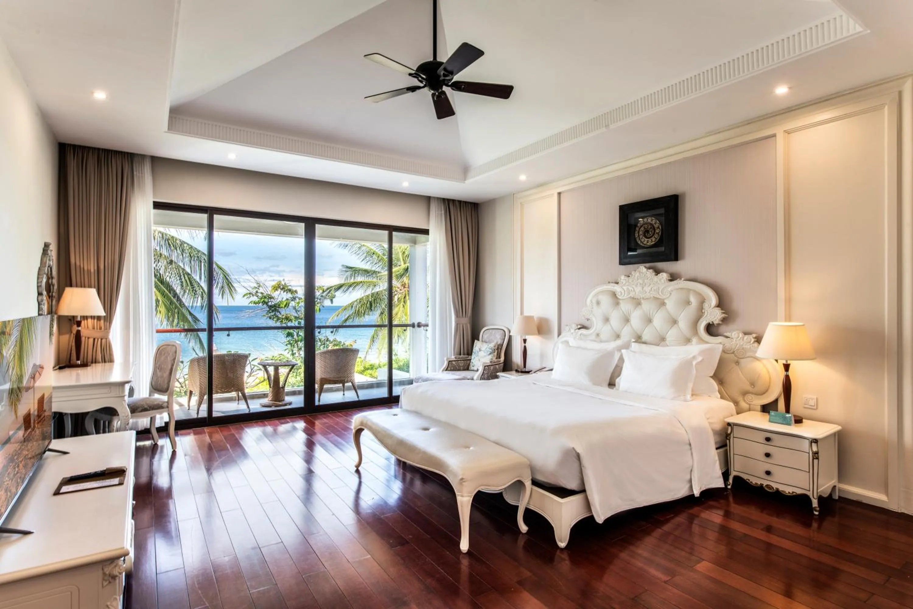 Bed in Vinpearl Resort & Spa Phu Quoc