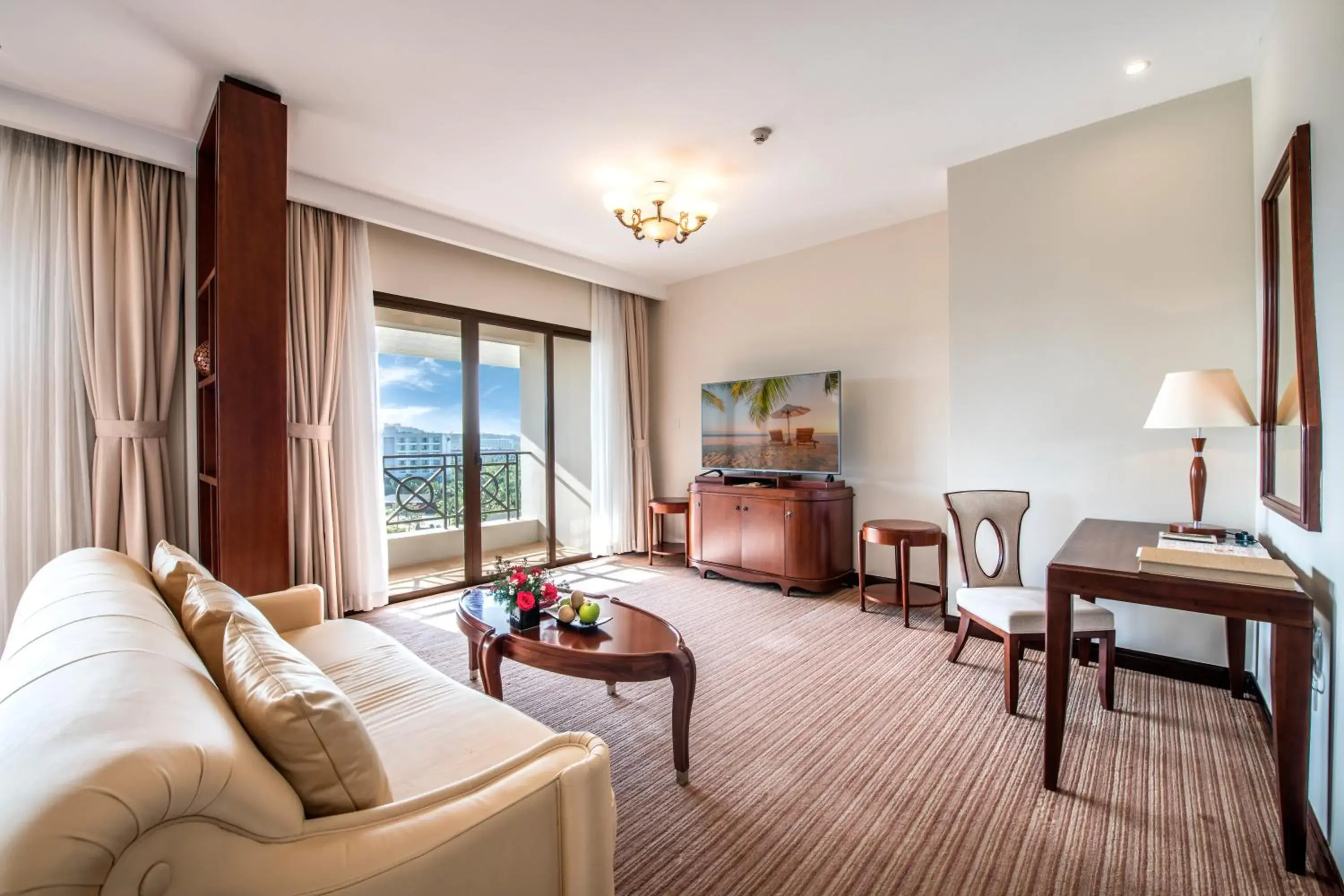 Junior Suite Garden View King Bed in Vinpearl Resort & Spa Phu Quoc Junior Suite Garden View King Bed in Vinpearl Resort & Spa Phu Quoc