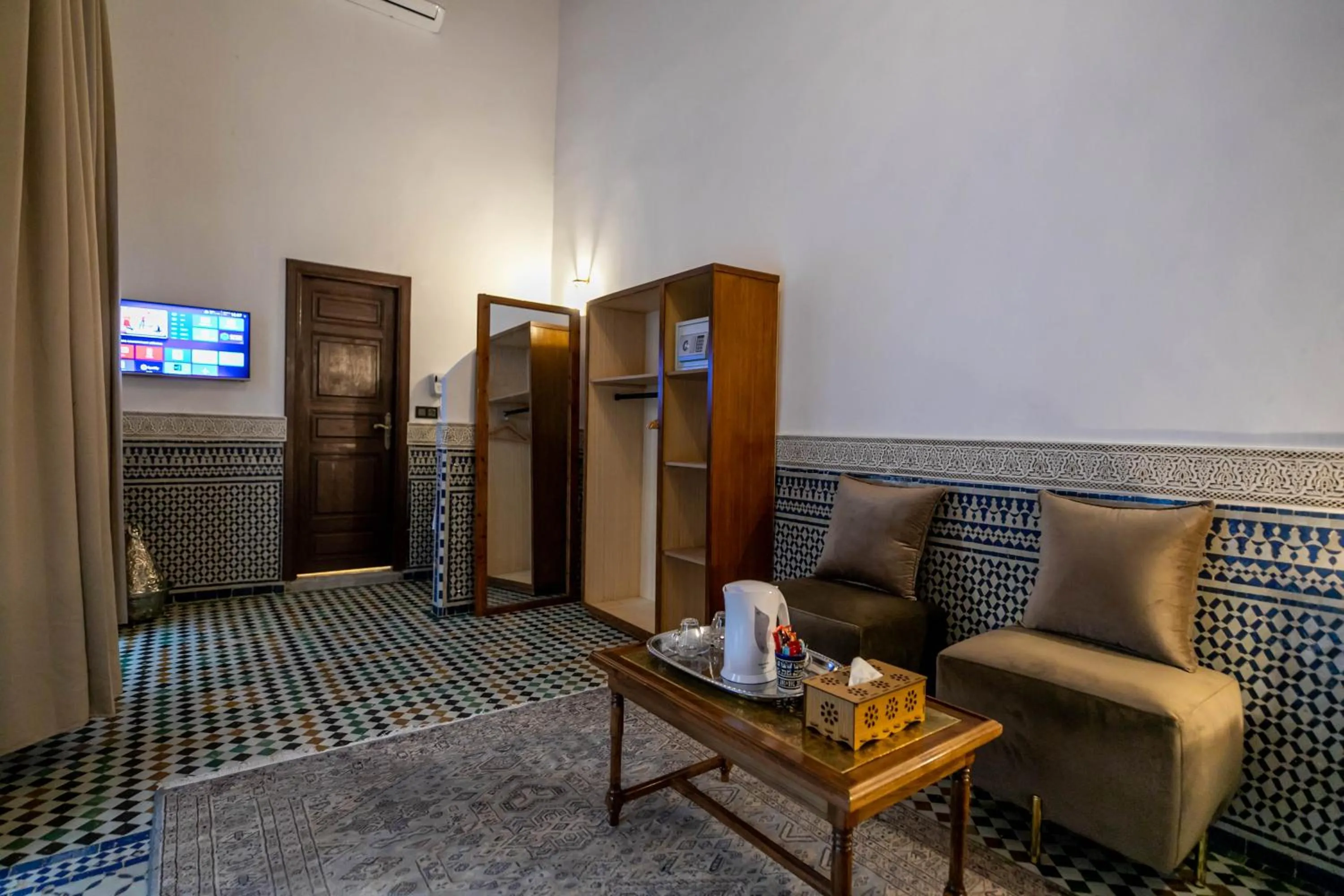 TV and multimedia in Riad Fes Ziyat & Spa