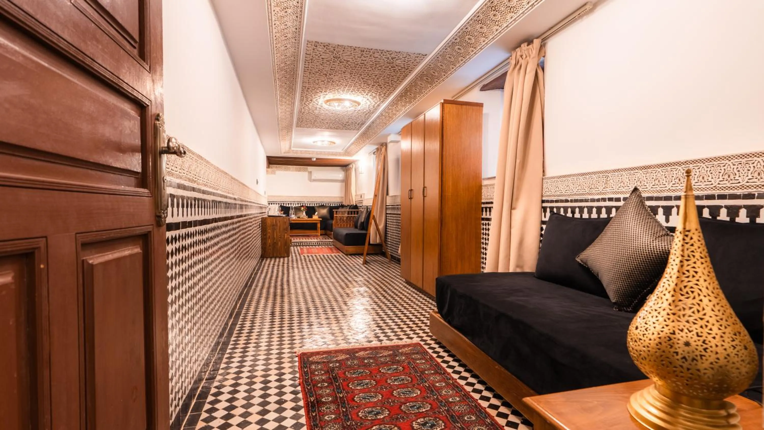 Communal lounge/ TV room in Riad Fes Ziyat & Spa