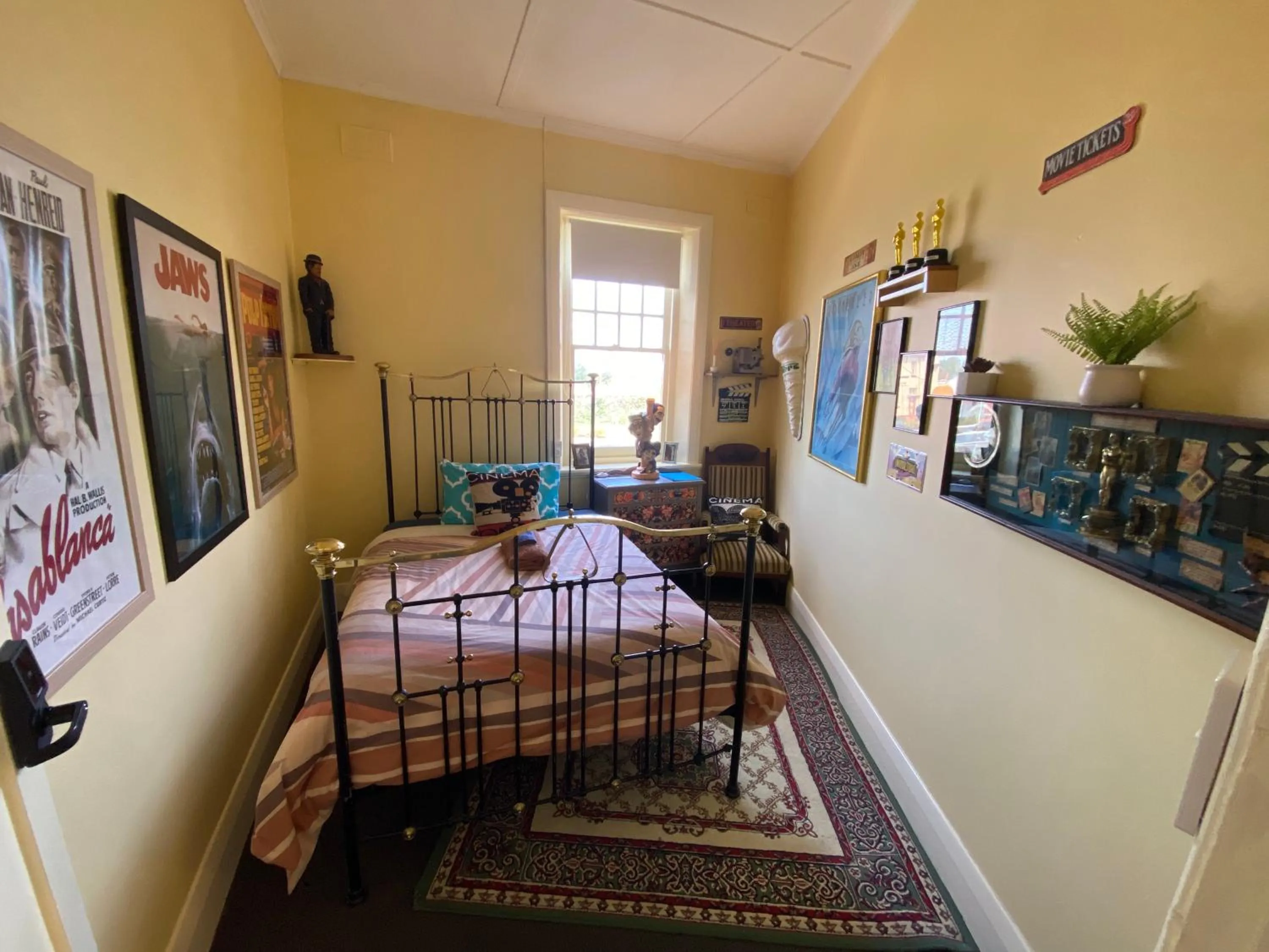 Bedroom, Bed in COMMERCIAL HOTEL KANIVA call to save dollars