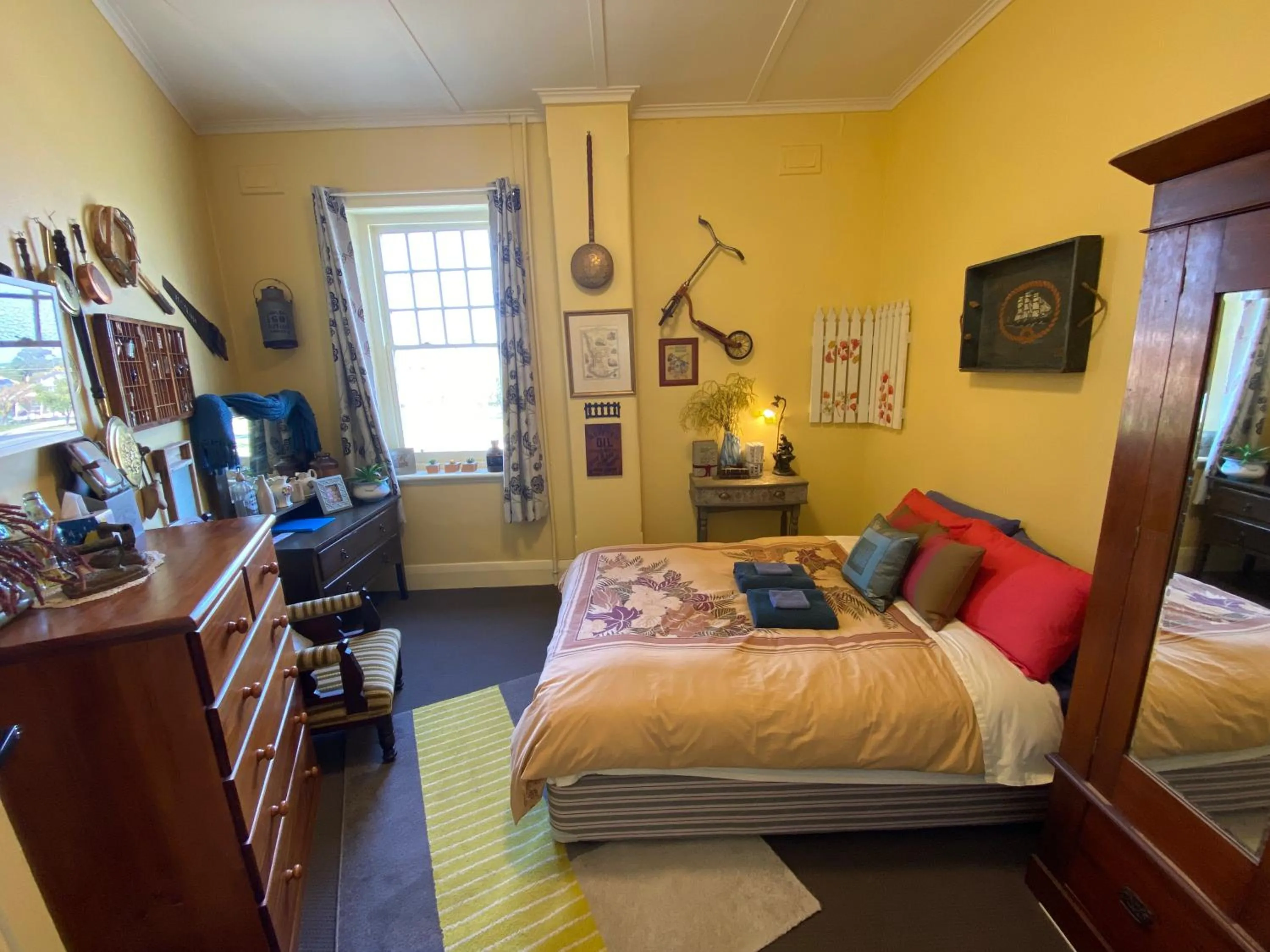 Bedroom, Bed in COMMERCIAL HOTEL KANIVA call to save dollars