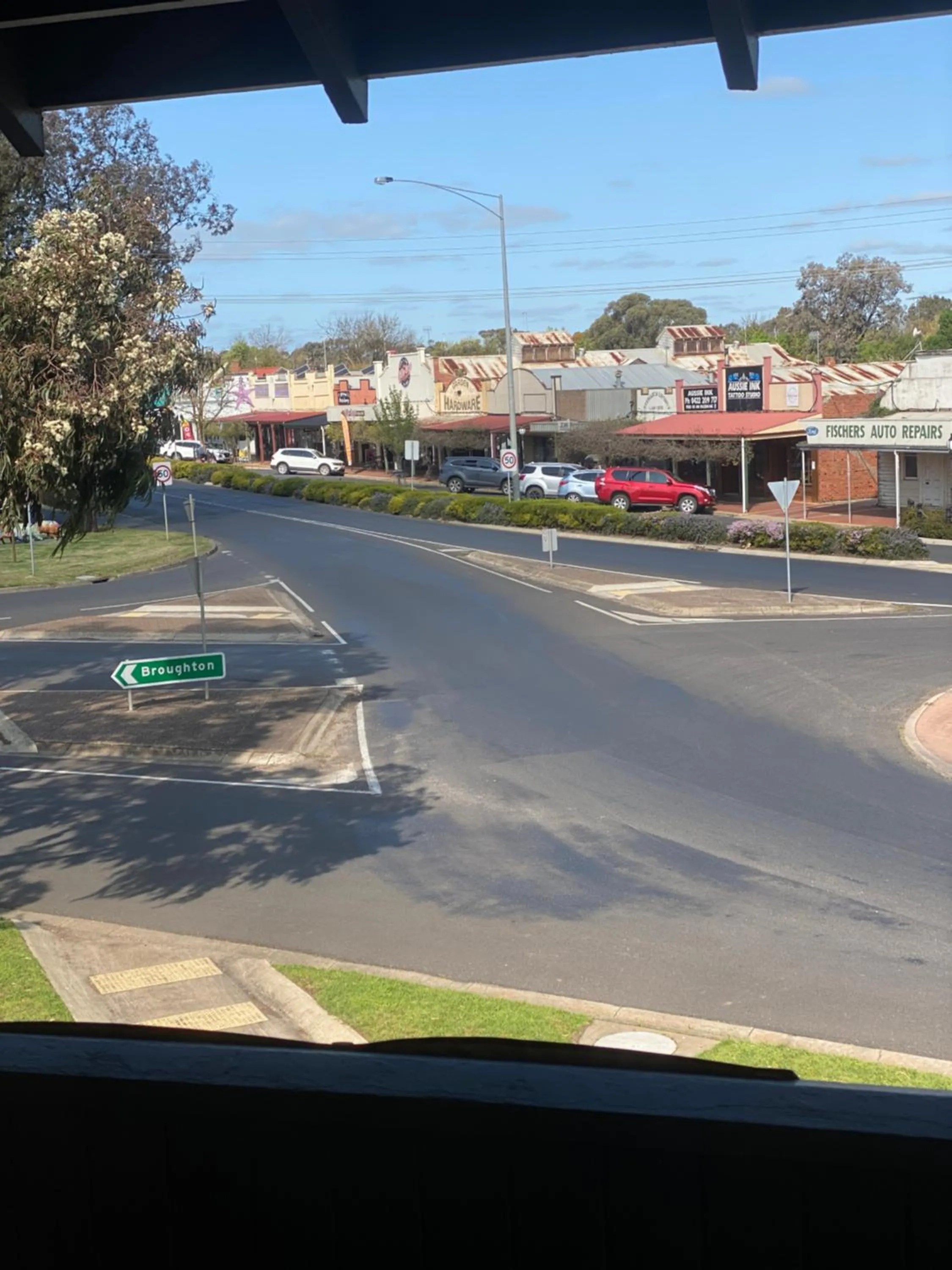 City view in COMMERCIAL HOTEL KANIVA call to save dollars