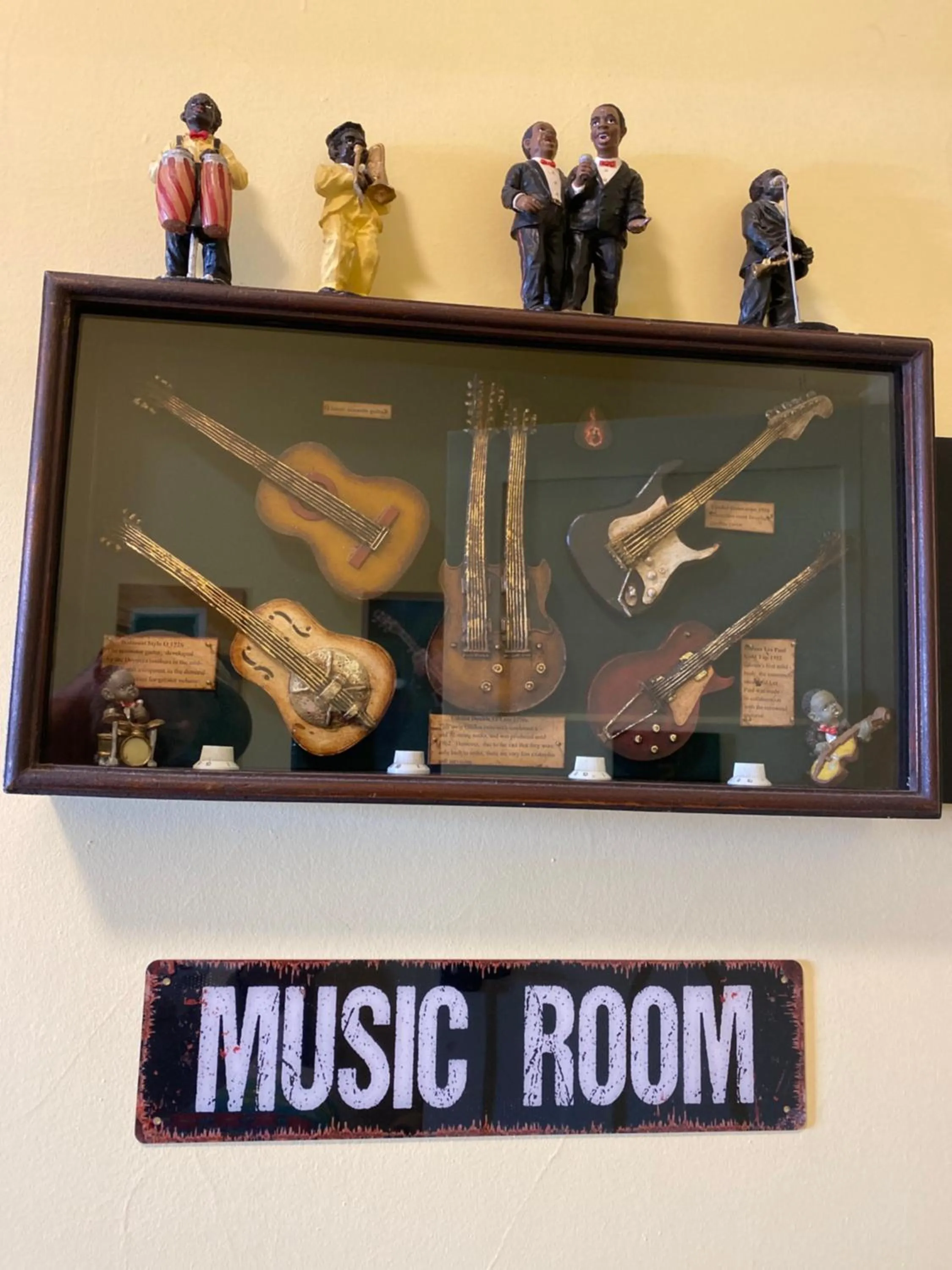 Bedroom in COMMERCIAL HOTEL KANIVA call to save dollars