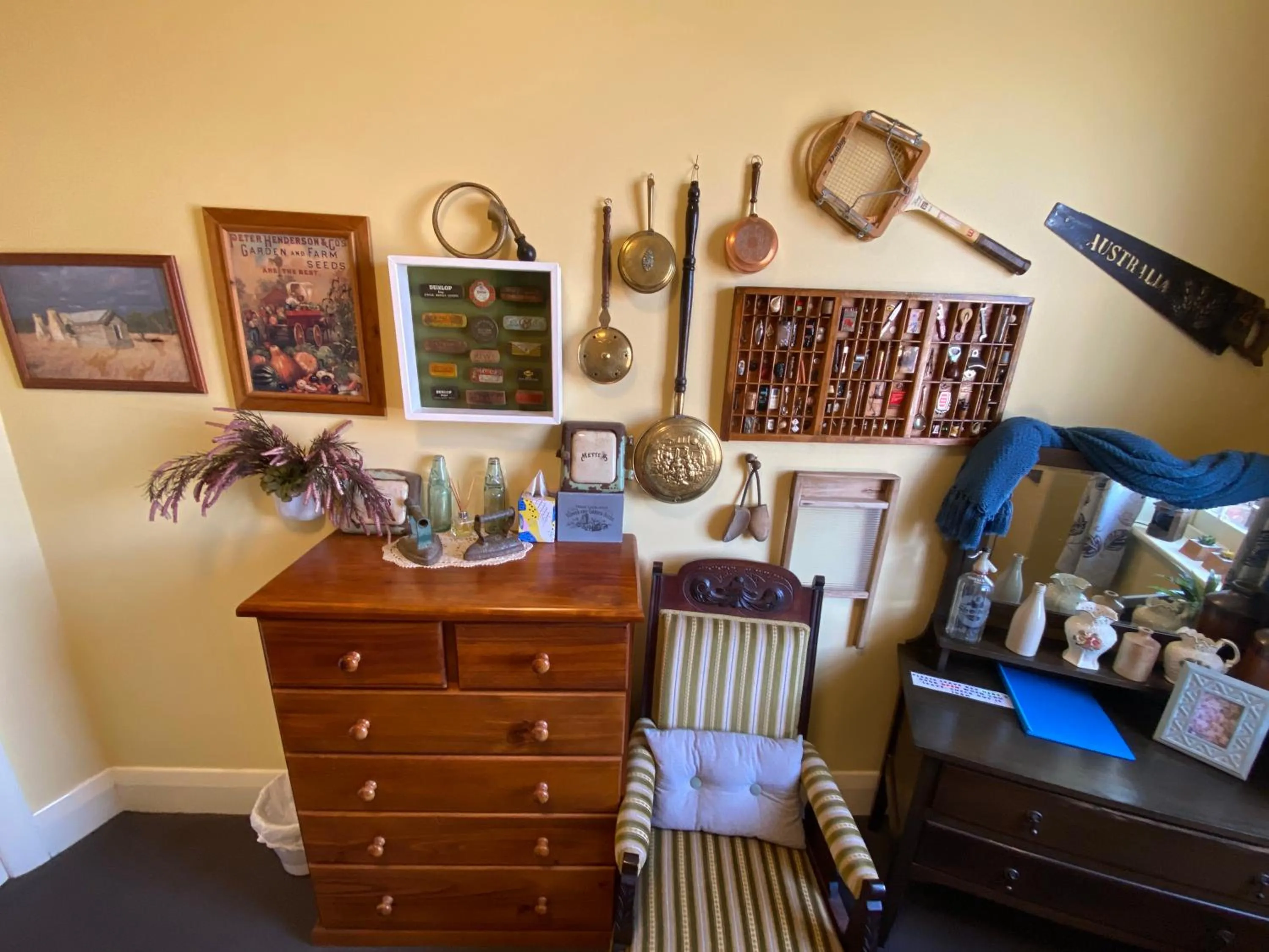 Bedroom in COMMERCIAL HOTEL KANIVA call to save dollars