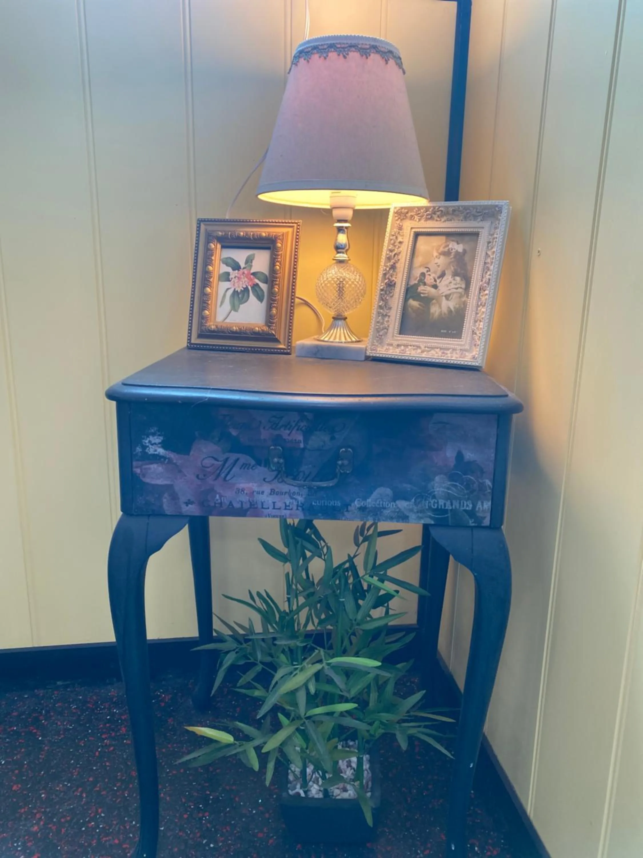 Bathroom in COMMERCIAL HOTEL KANIVA call to save dollars