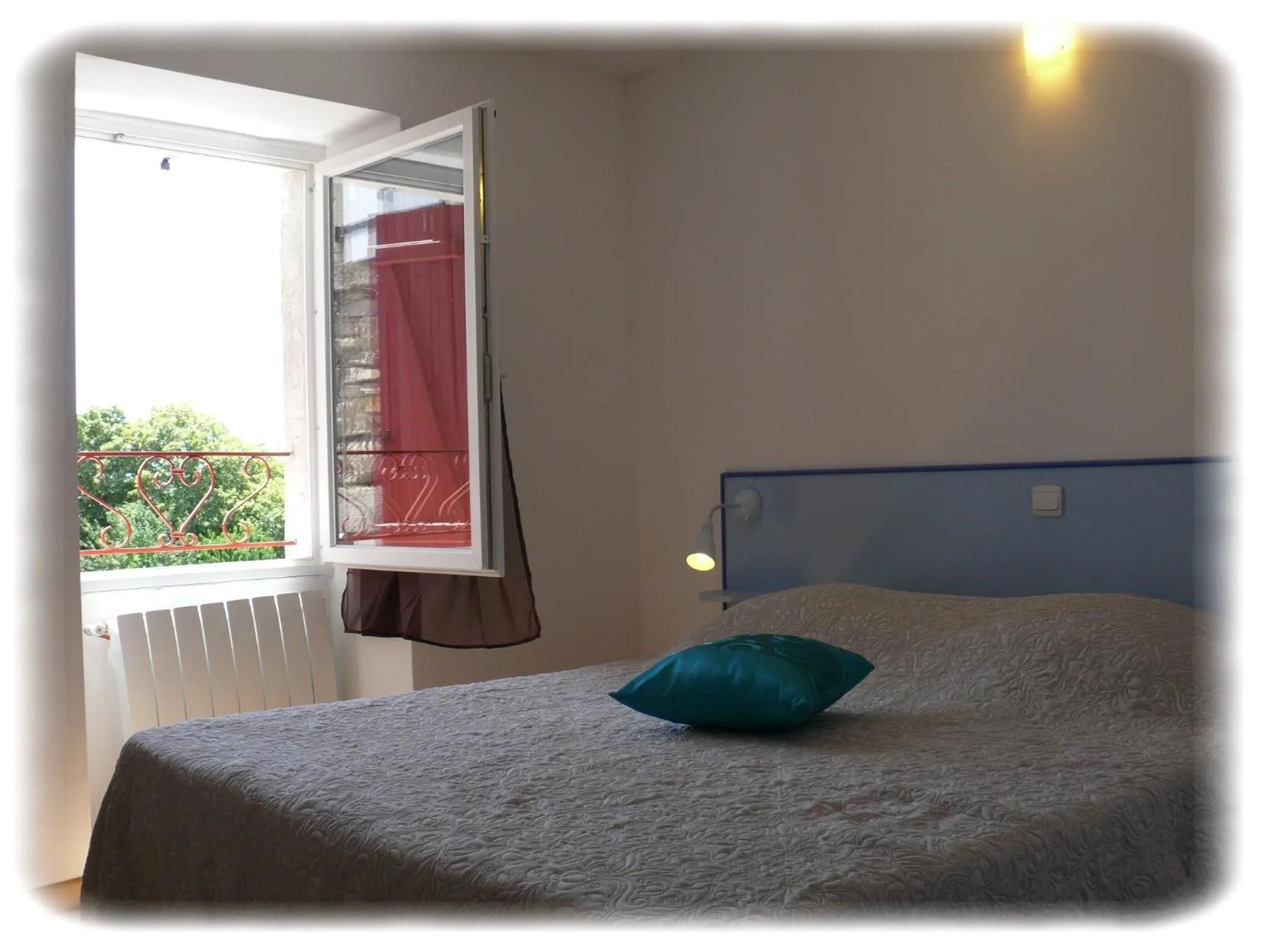 Bed in Auberge de la Couronne