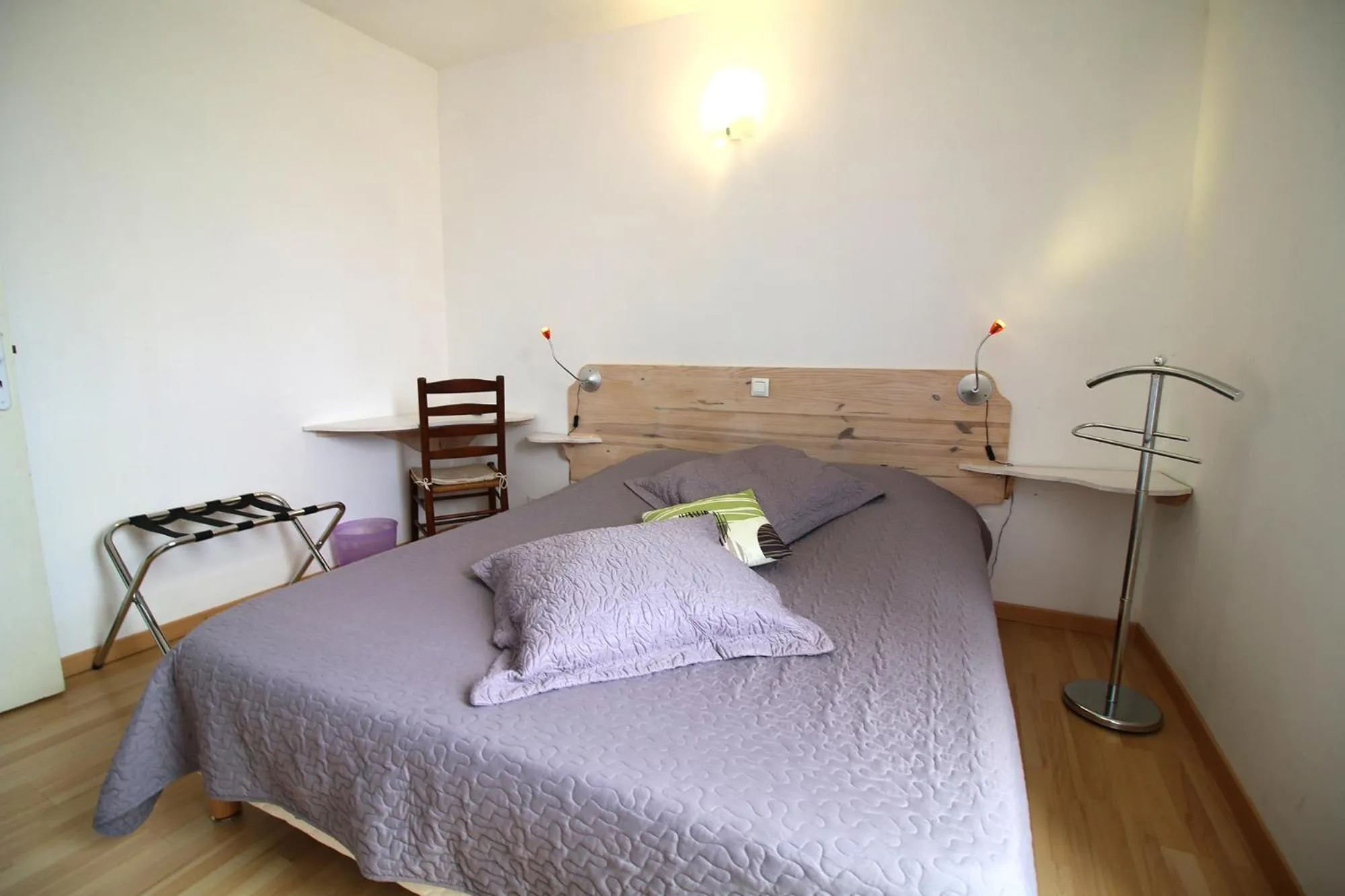 Property building, Bed in Auberge de la Couronne