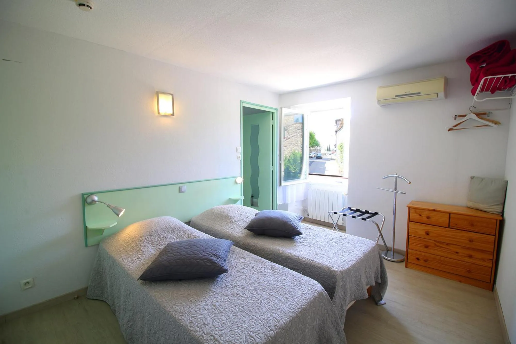 Bed in Auberge de la Couronne