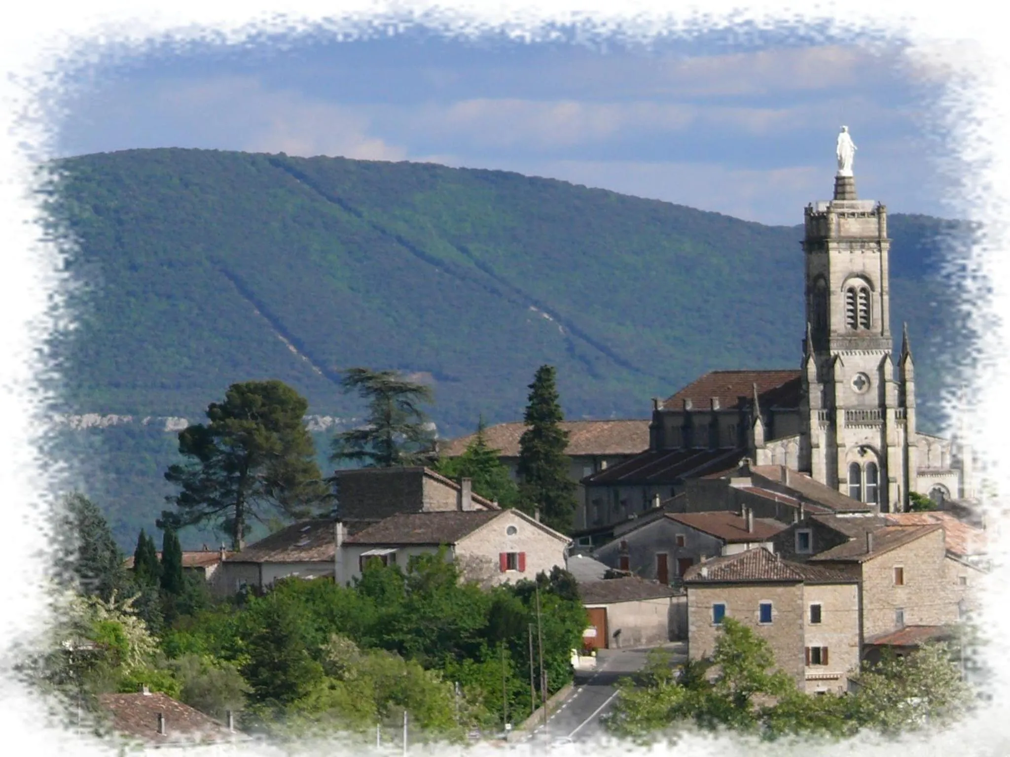 Nearby landmark in Auberge de la Couronne