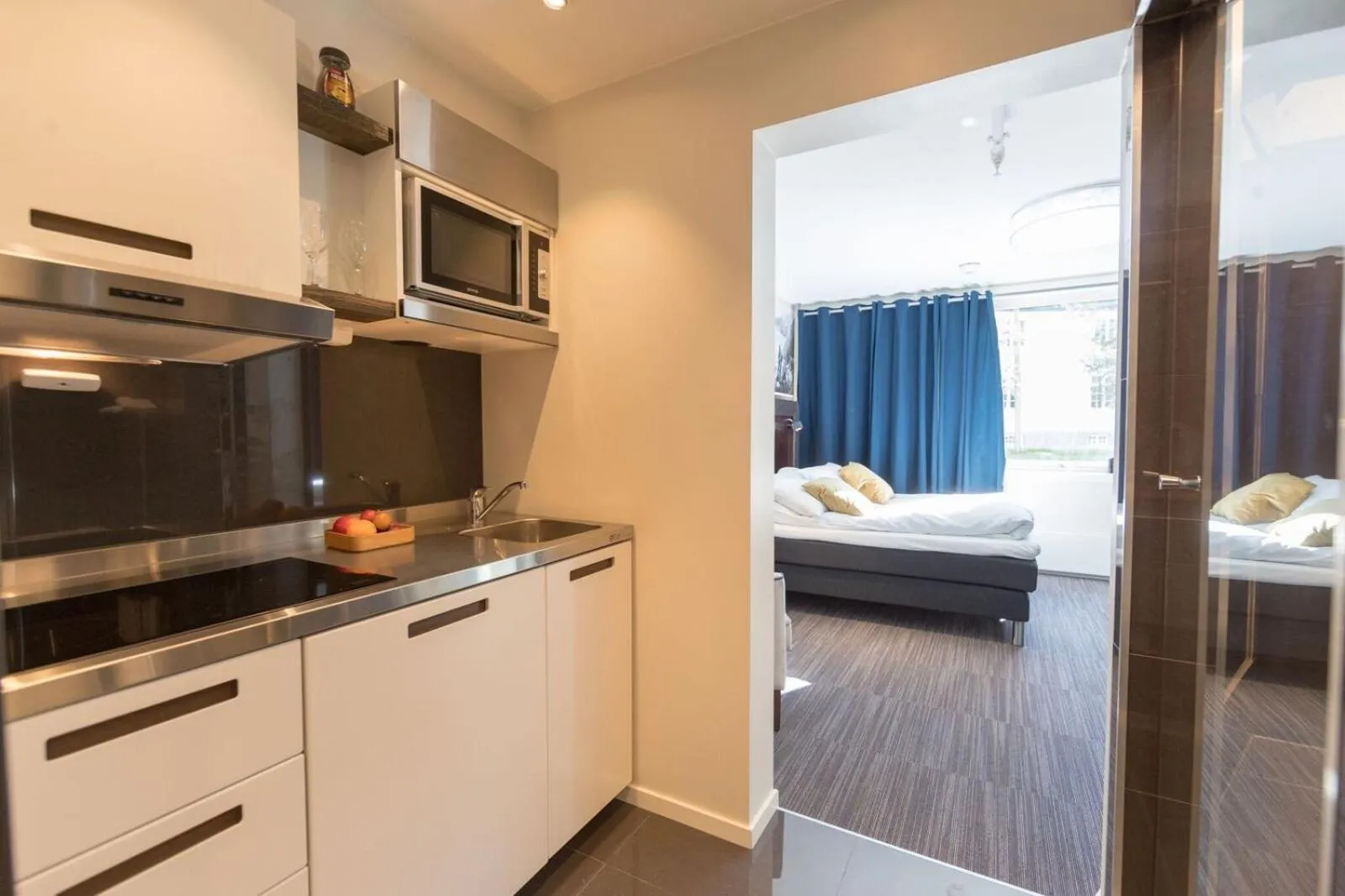 Kitchen or kitchenette, Bed in Svartisen Apartments