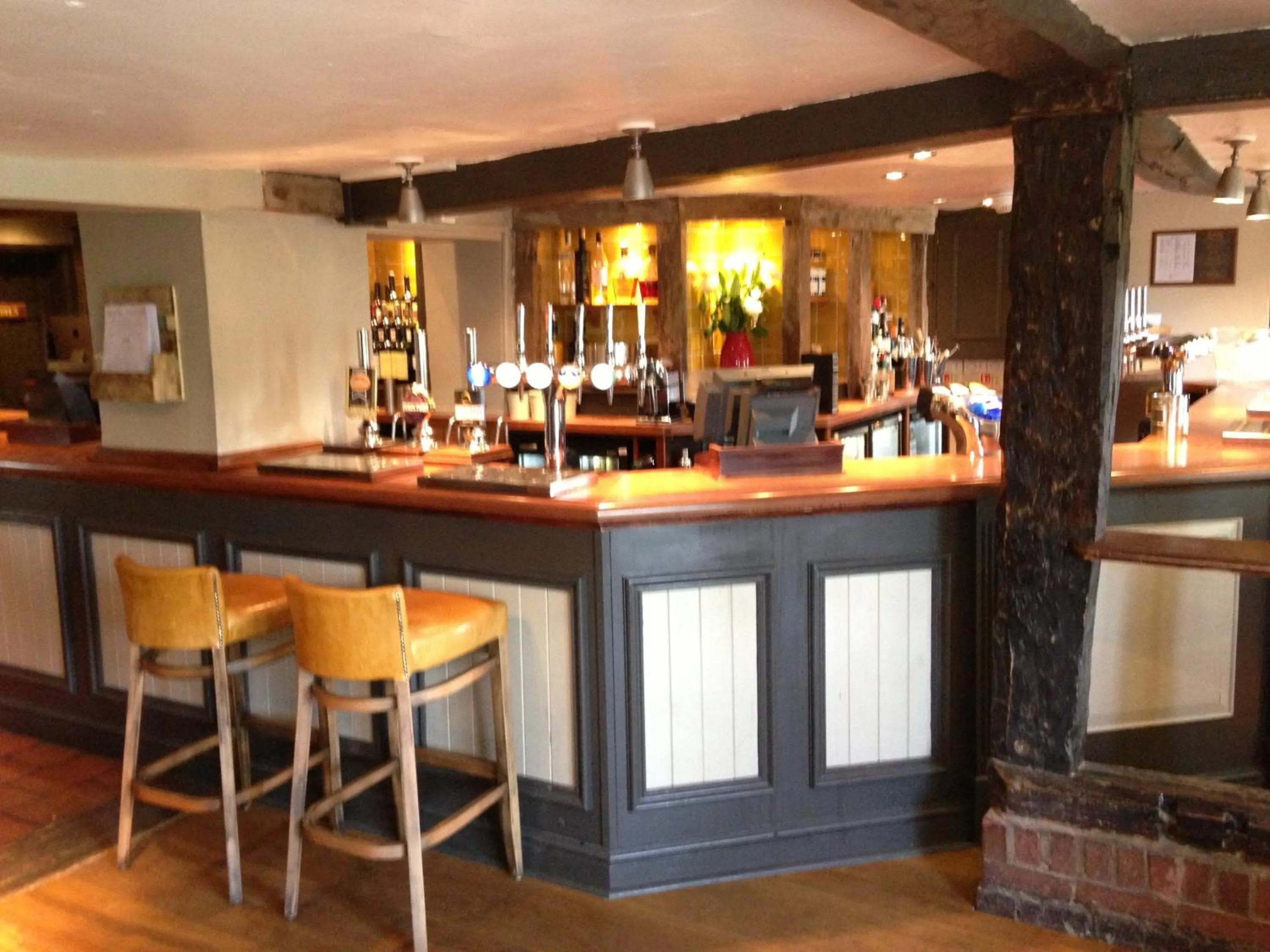 Lounge or bar in The Crown Pub, Dining & Rooms
