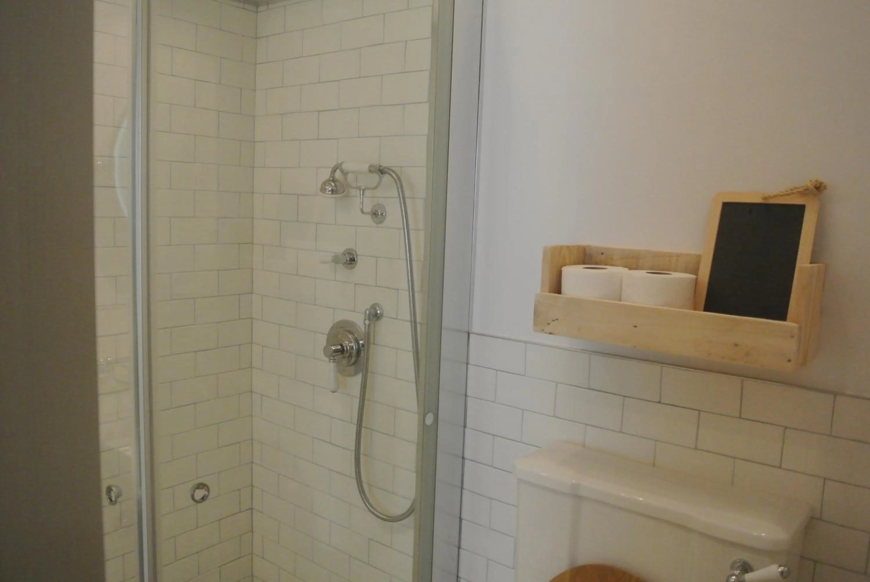 Shower in The Crown Pub, Dining & Rooms