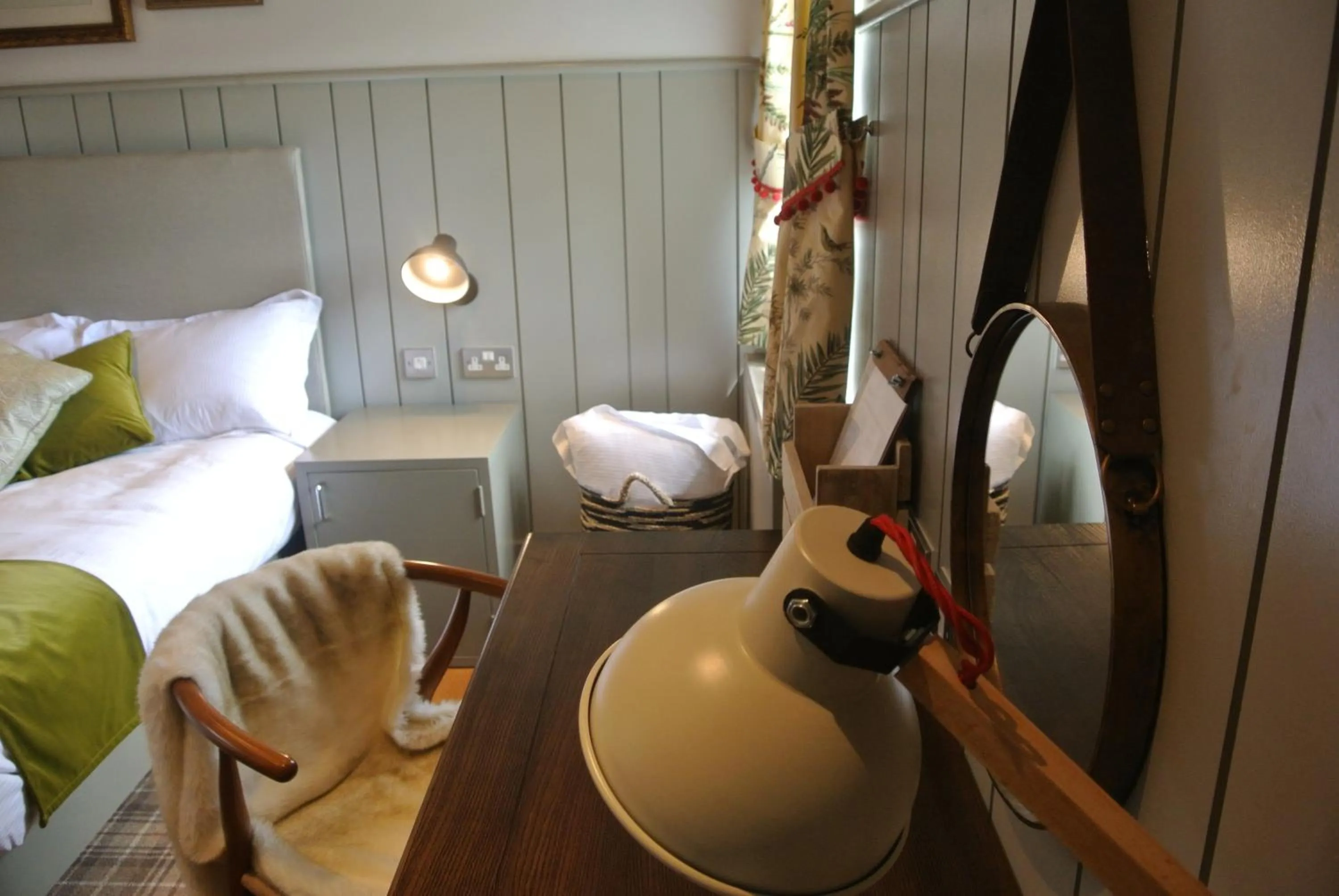 Bedroom, Bed in The Crown Pub, Dining & Rooms