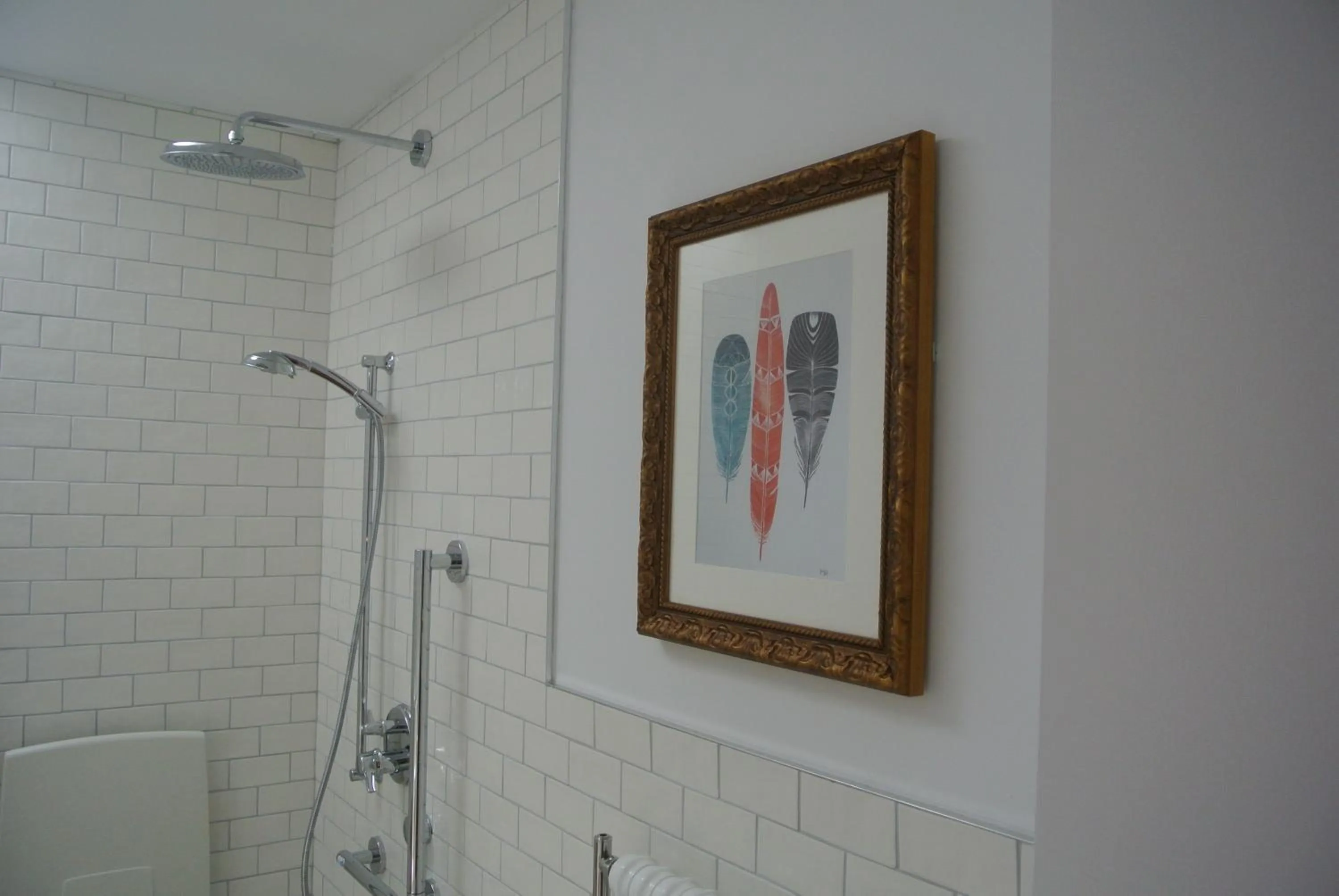 Shower in The Crown Pub, Dining & Rooms