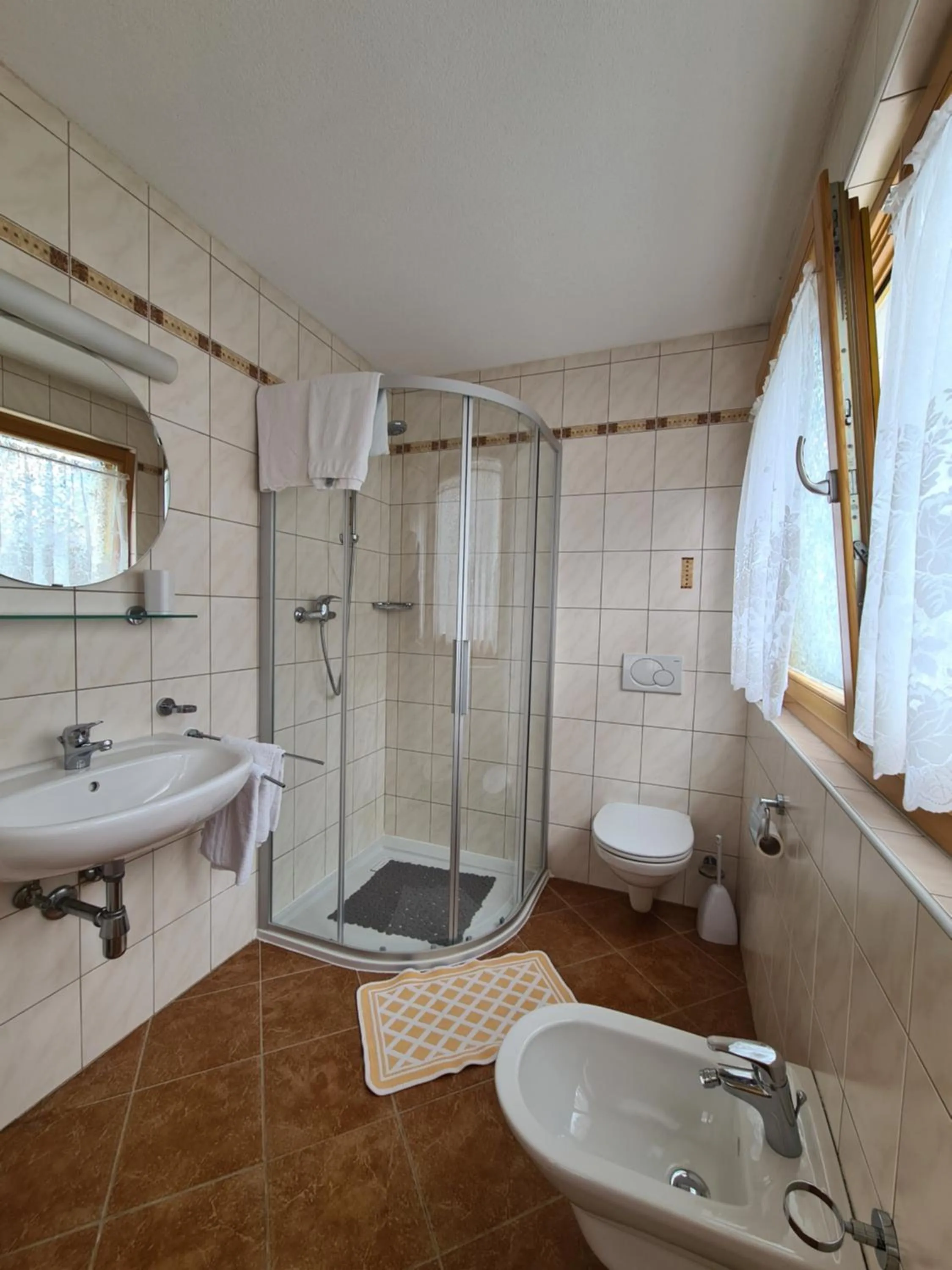 Shower in Pension Peintner