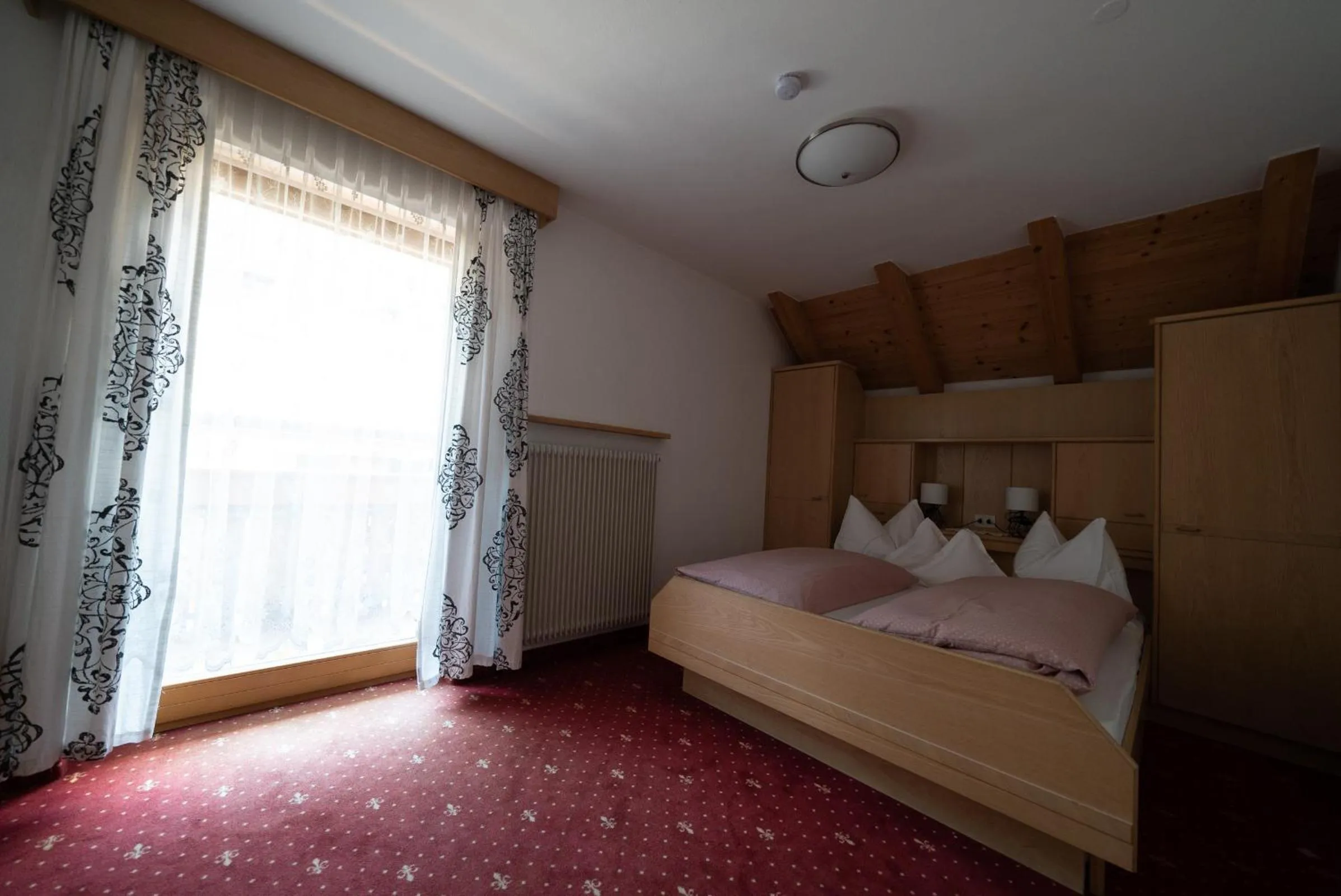 Photo of the whole room, Bed in Pension Peintner
