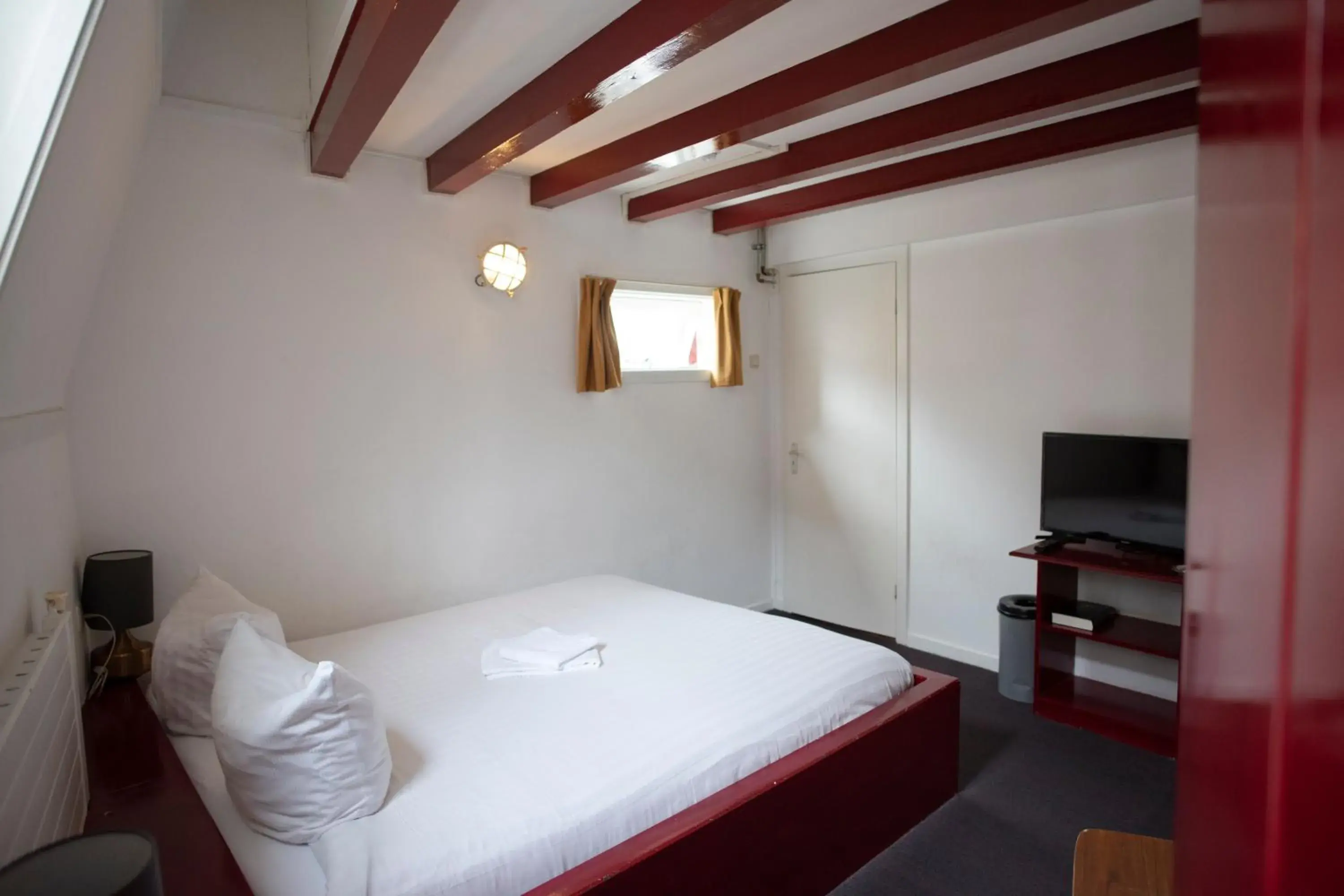 Double Room with Private Bathroom in Hotel Internationaal Double Room with Private Bathroom in Hotel Internationaal