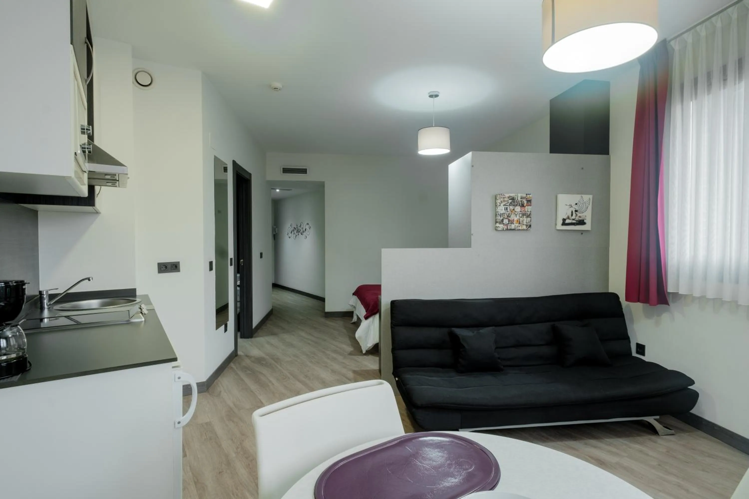 Photo of the whole room in Apartamentos Capua