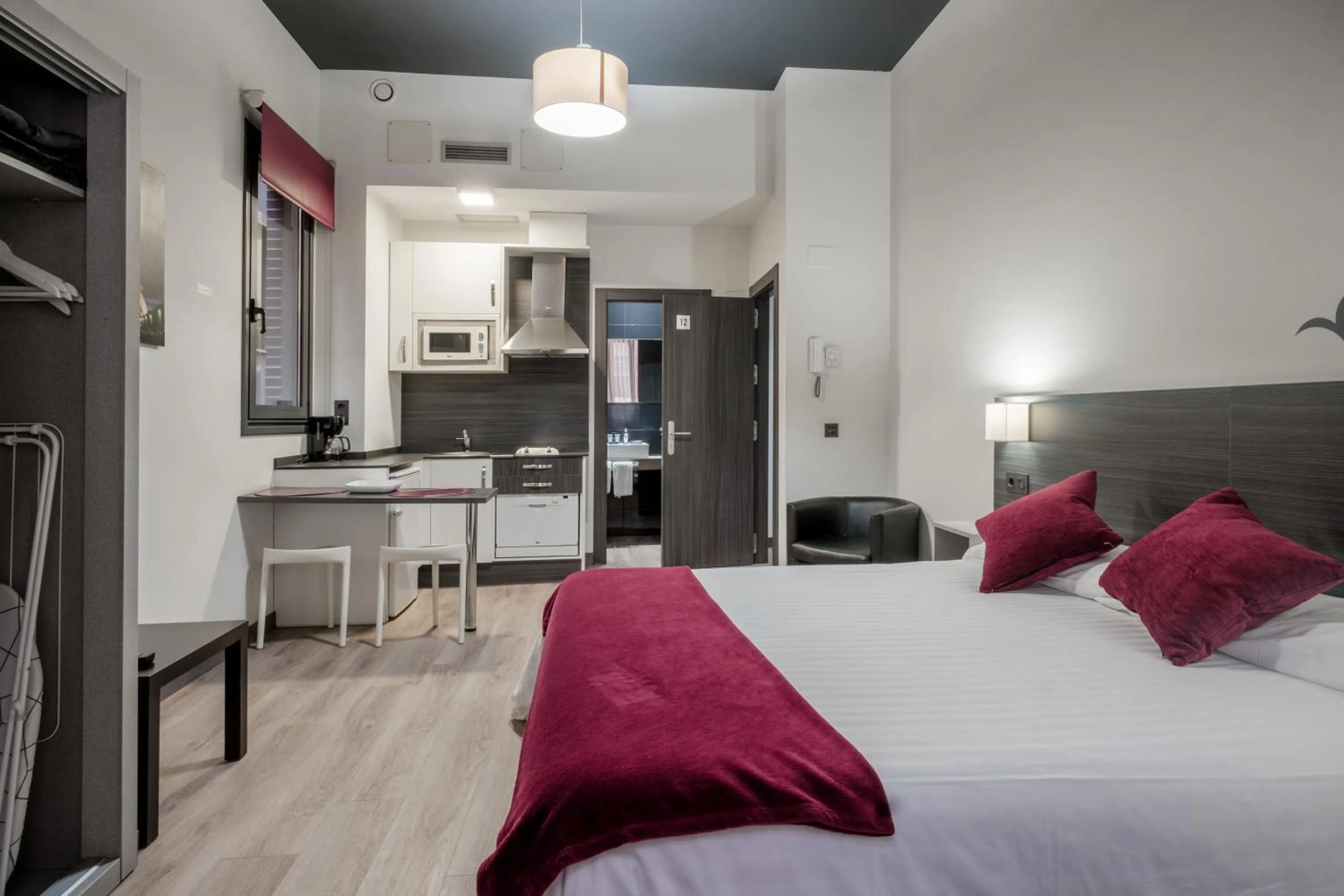 Photo of the whole room, Bed in Apartamentos Capua