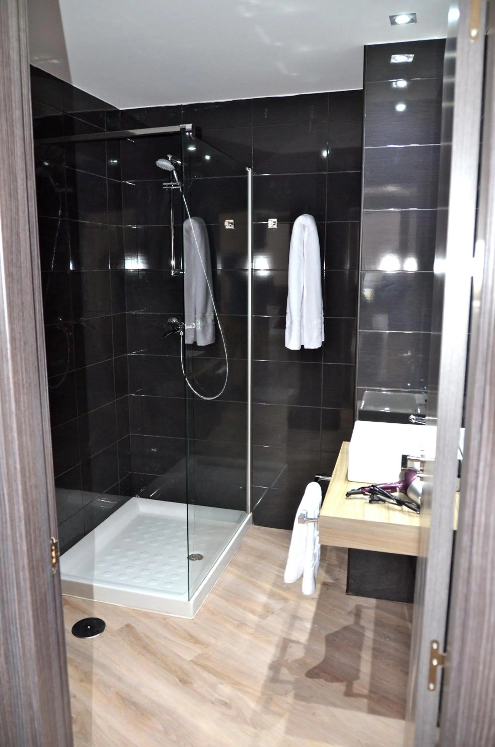 Shower in Apartamentos Capua