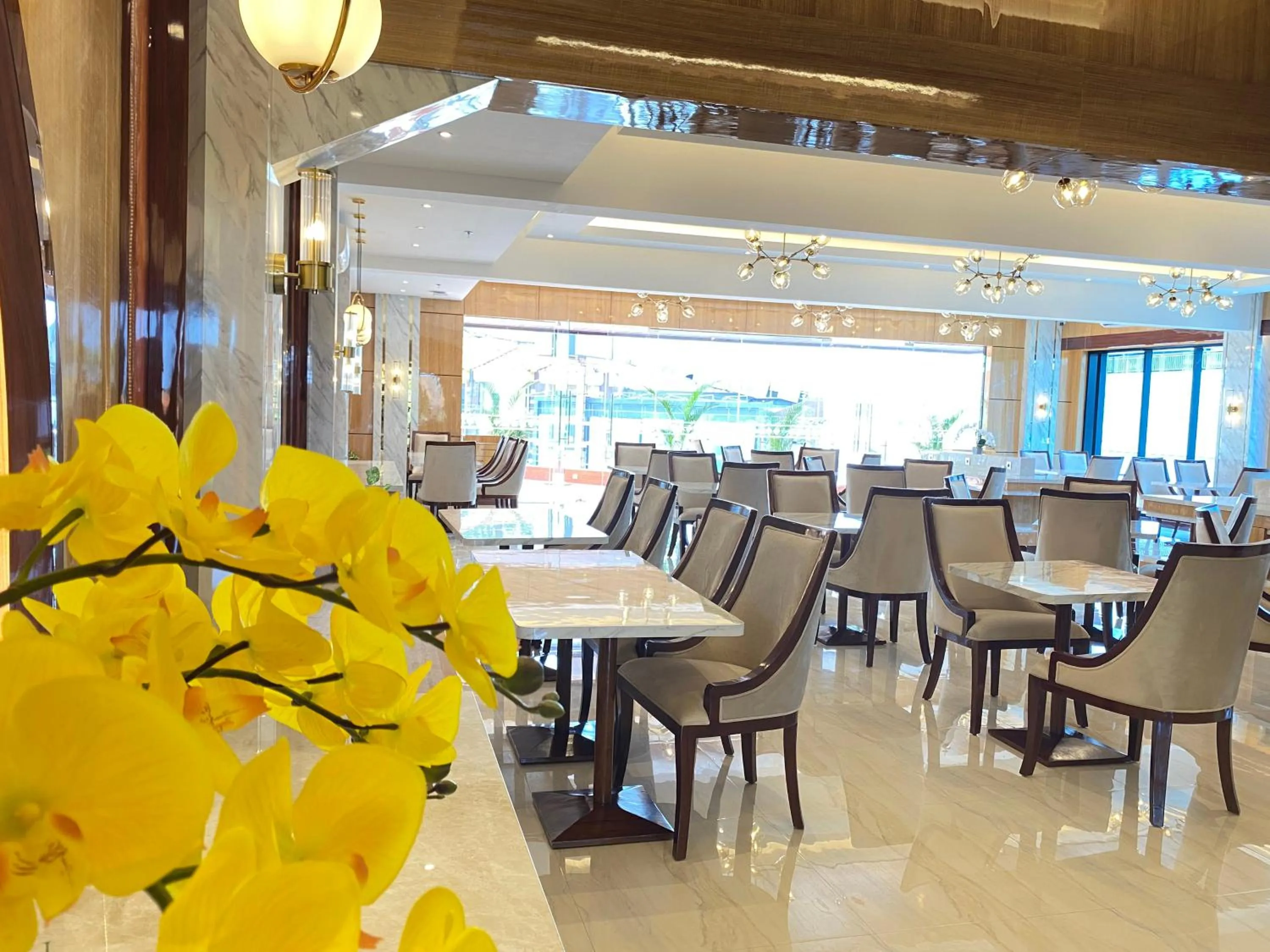 Restaurant/places to eat in City of Aventus Hotel - Denpasar