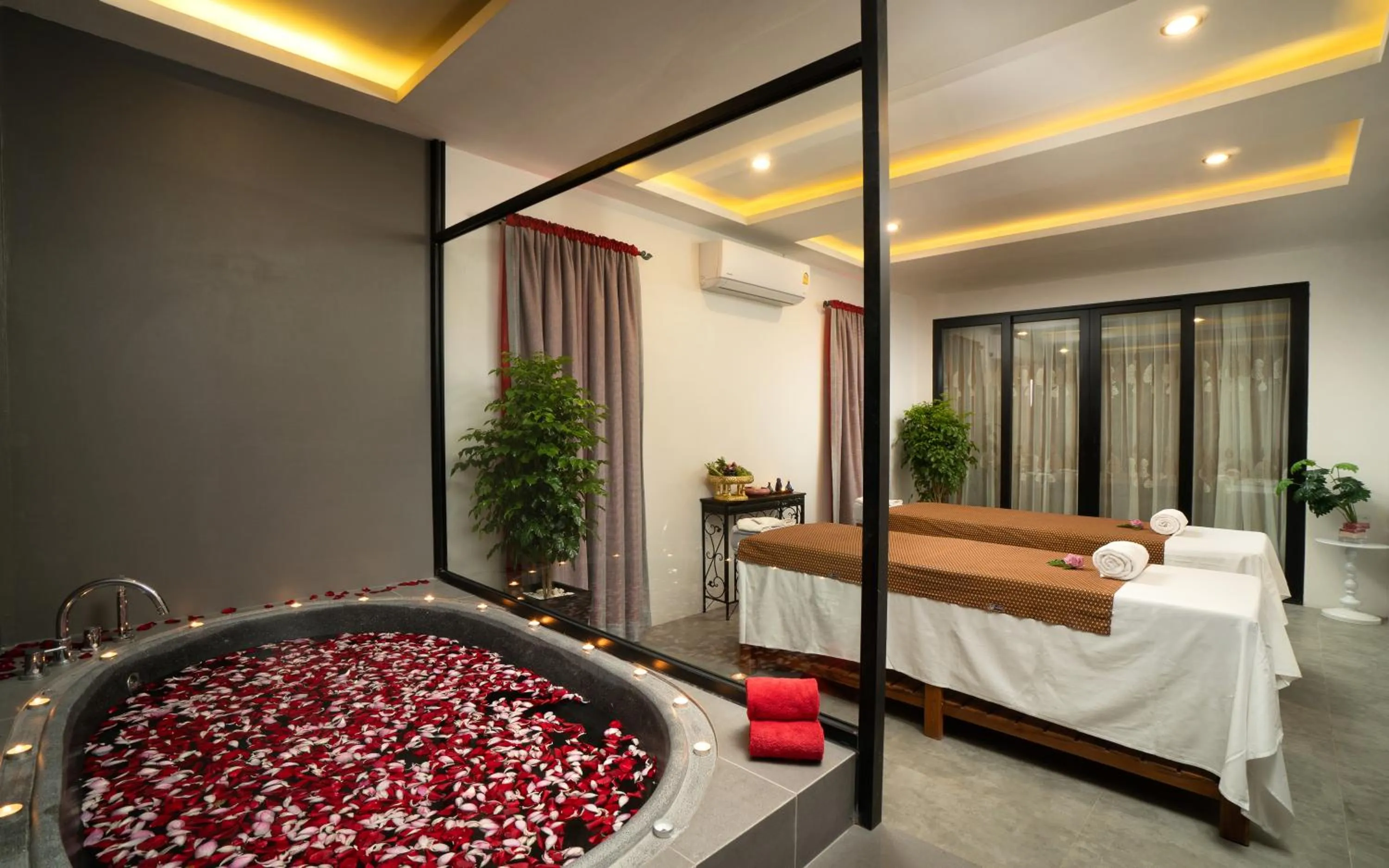 Spa and wellness centre/facilities, Bed in Koulen Central Hotel