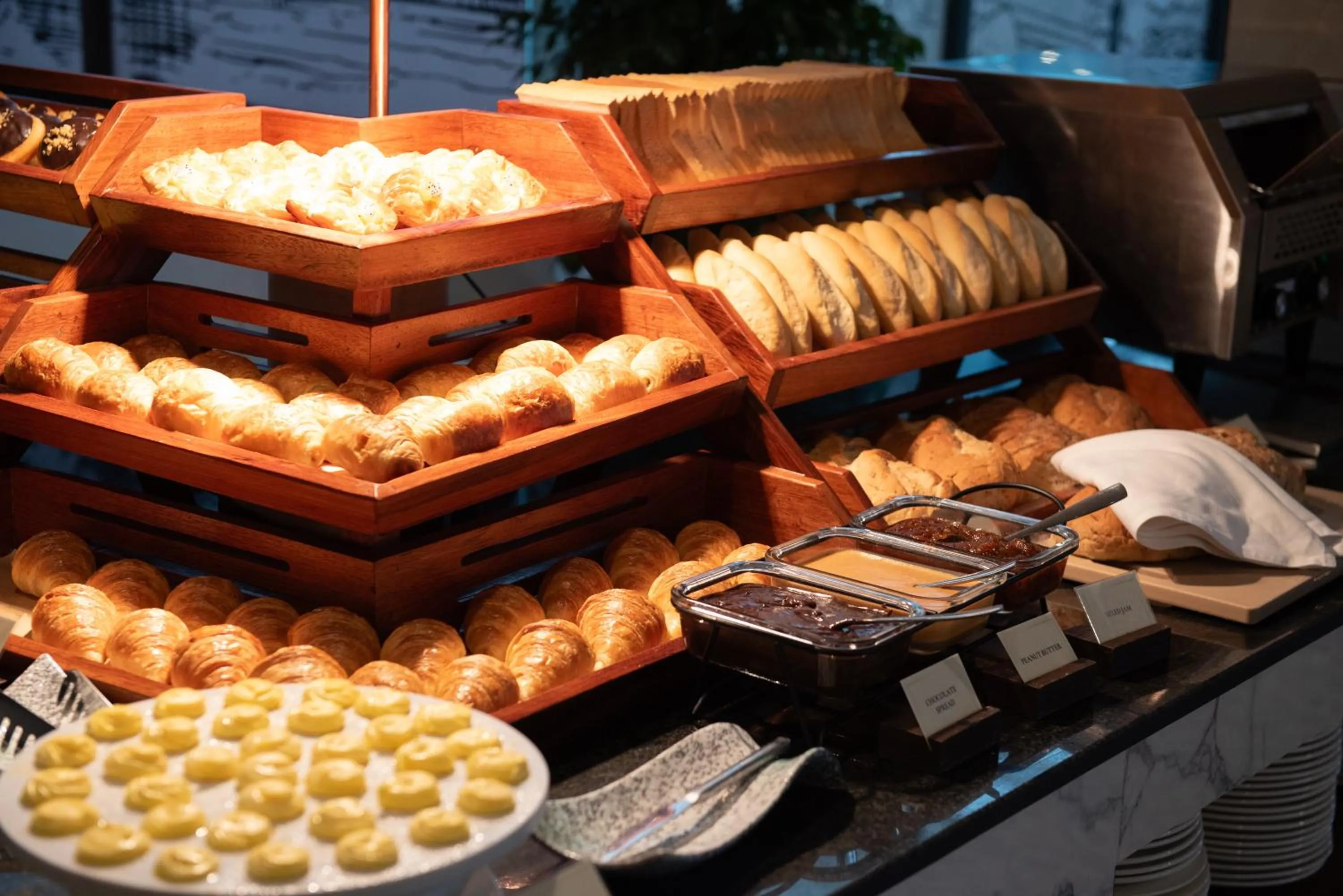 Restaurant/places to eat in Koulen Central Hotel