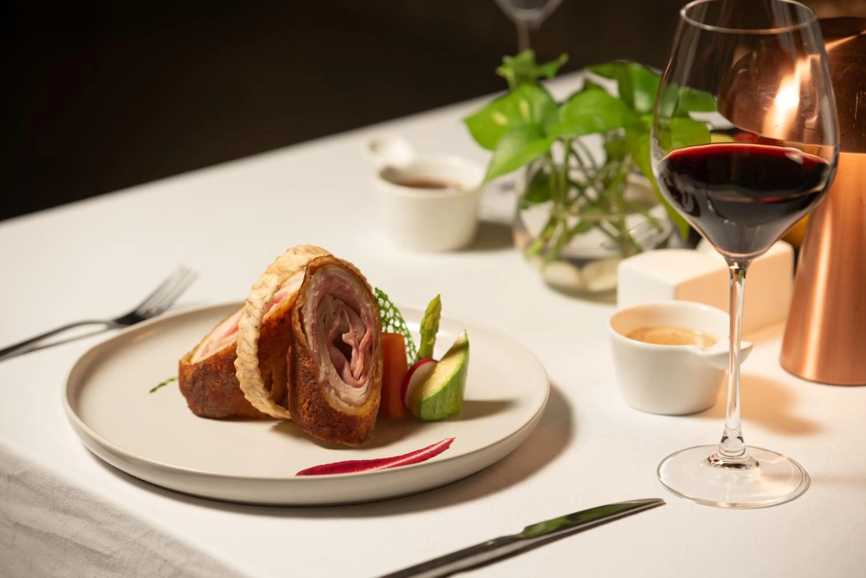 Restaurant/places to eat in Koulen Central Hotel