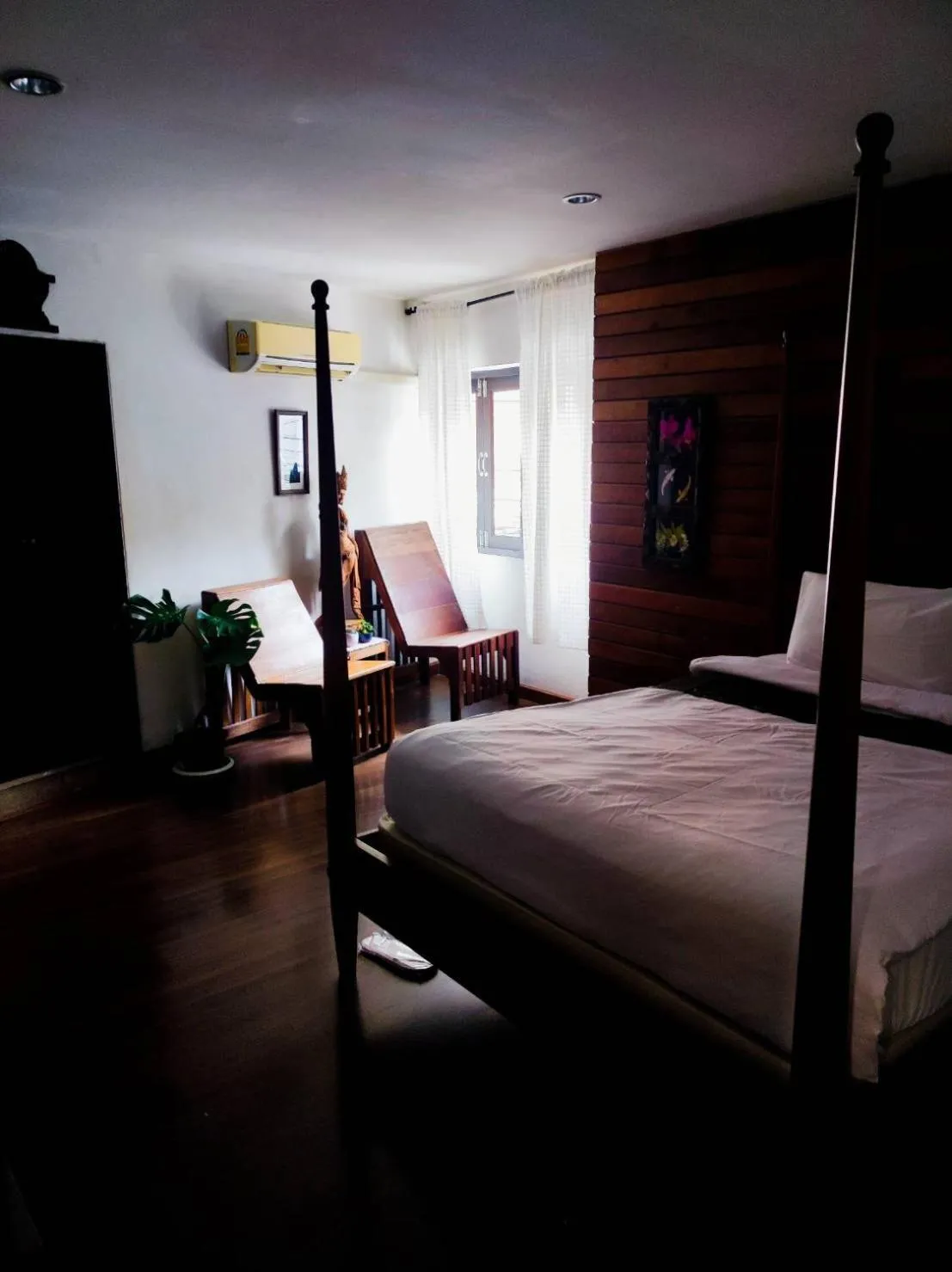 Facade/entrance, Bed in mstay