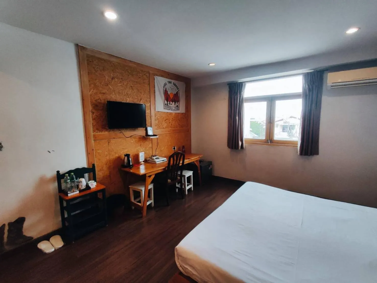 Facade/entrance, Bed in mstay