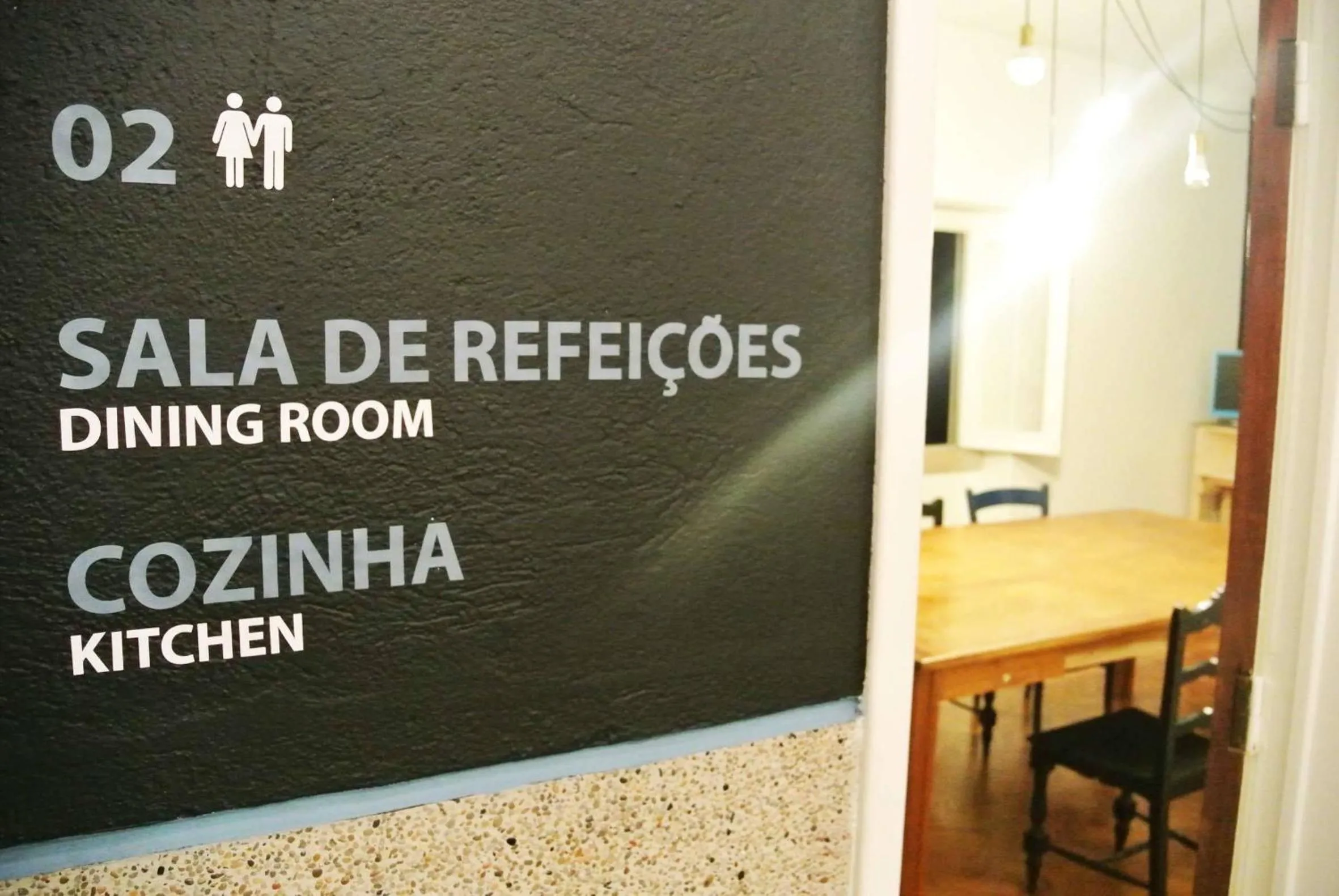 Dining area in Nazaré Hostel - Rooms & Dorms