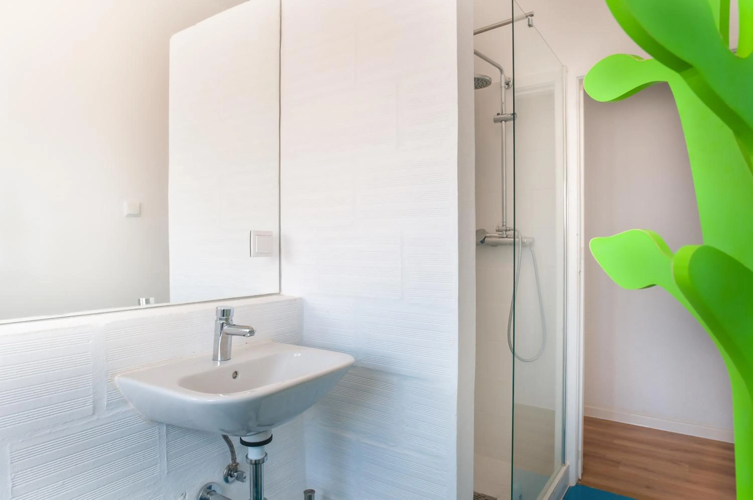 Bathroom in Nazaré Hostel - Rooms & Dorms