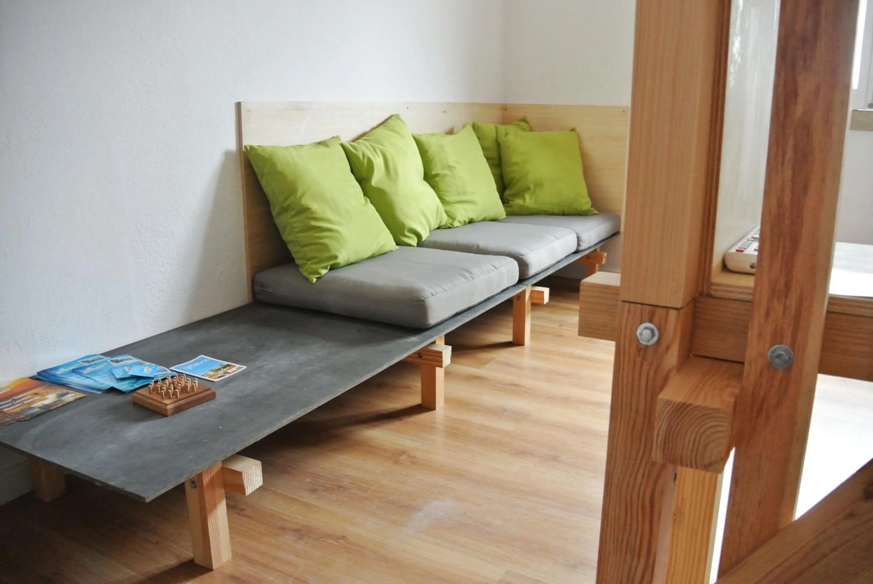 Seating area in Nazaré Hostel - Rooms & Dorms