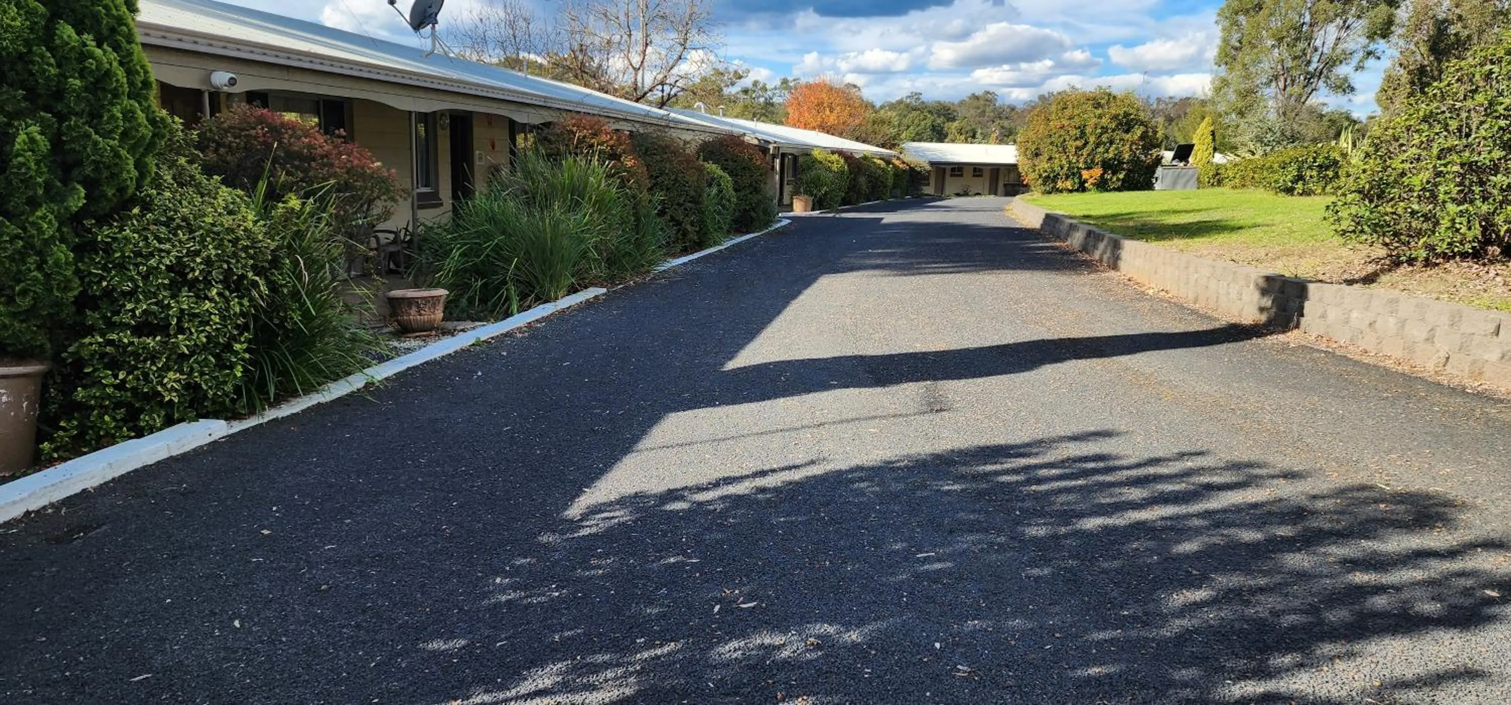 Garden view in Warrumbungles Mountain Motel